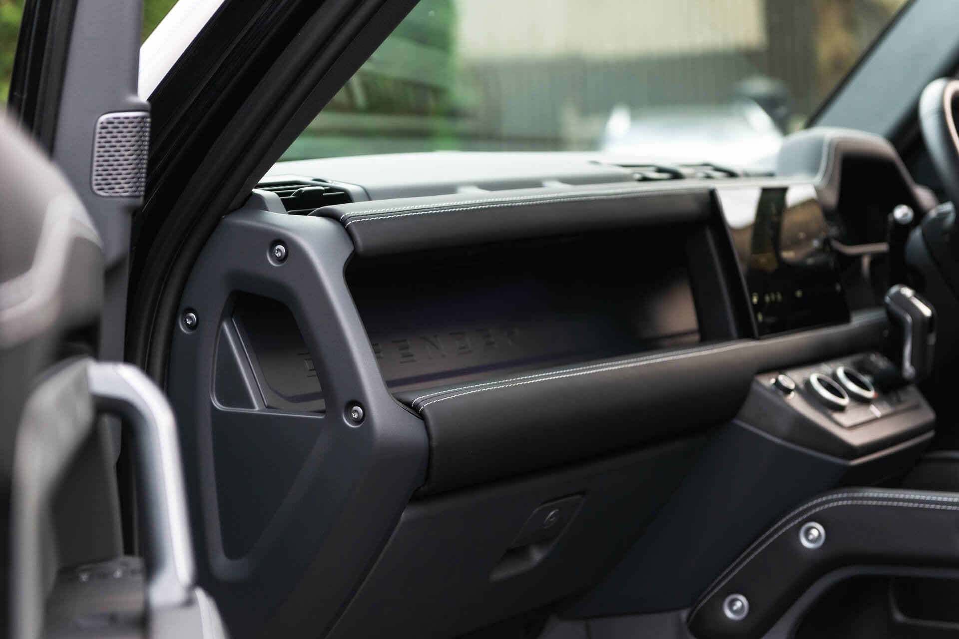 Land Rover Defender 110 P300 X-Dynamic HSE Gallery Image