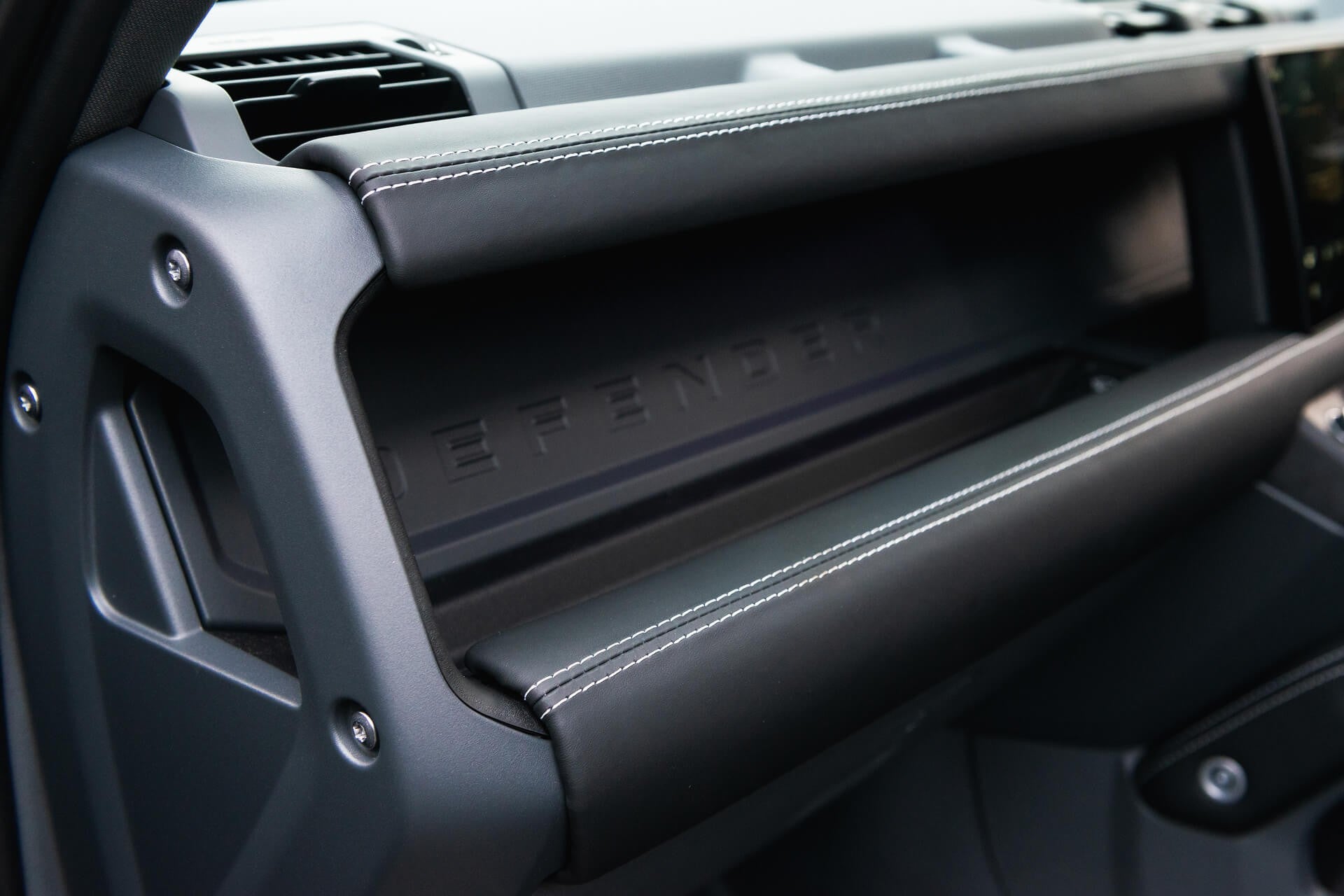 Land Rover Defender 110 P300 X-Dynamic HSE Gallery Image