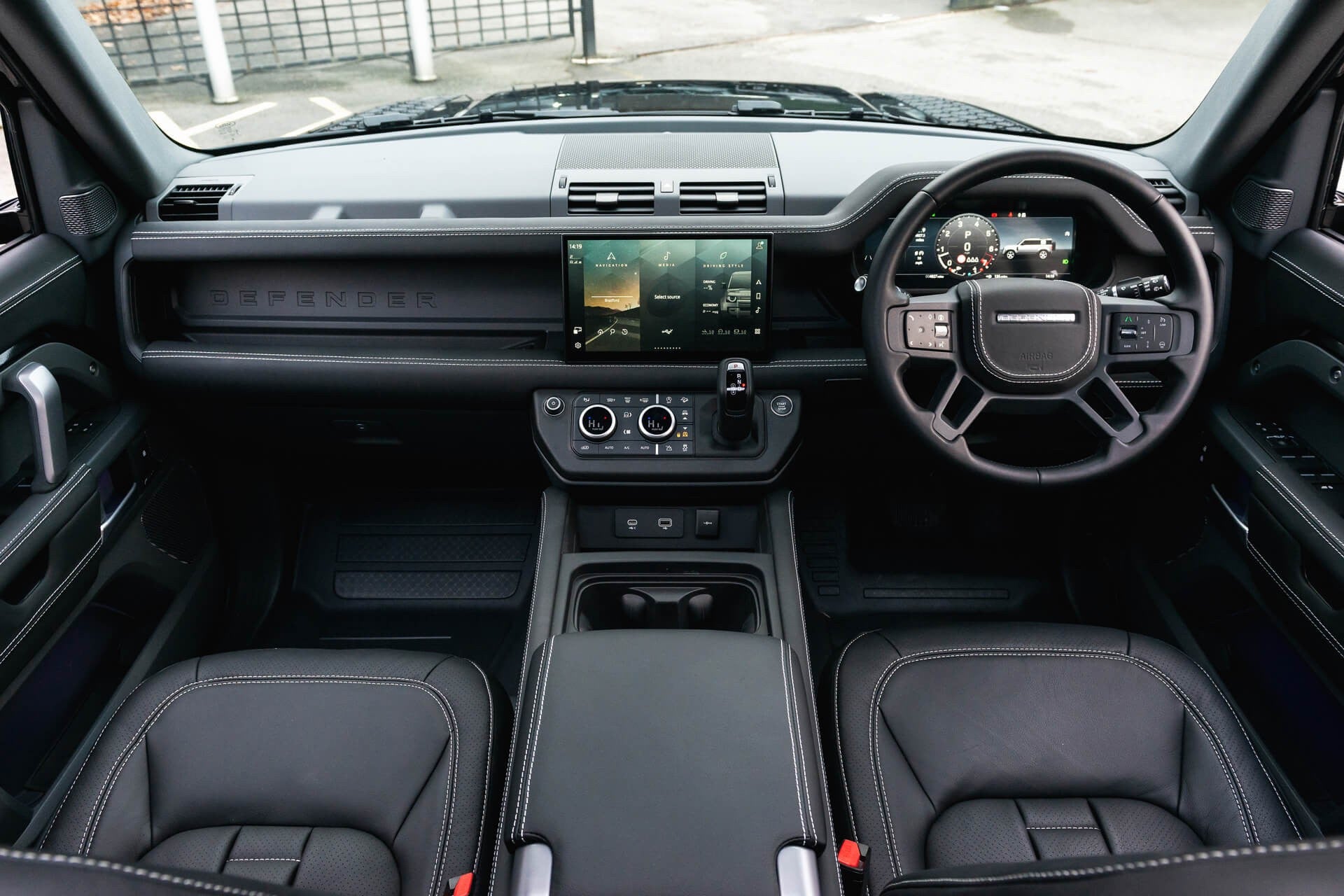 Land Rover Defender 110 P300 X-Dynamic HSE Gallery Image