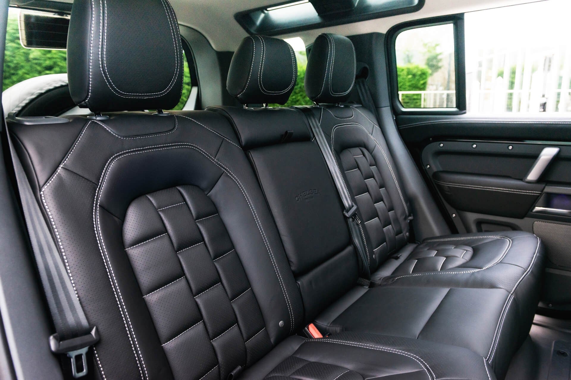 Land Rover Defender 110 P300 X-Dynamic HSE Gallery Image