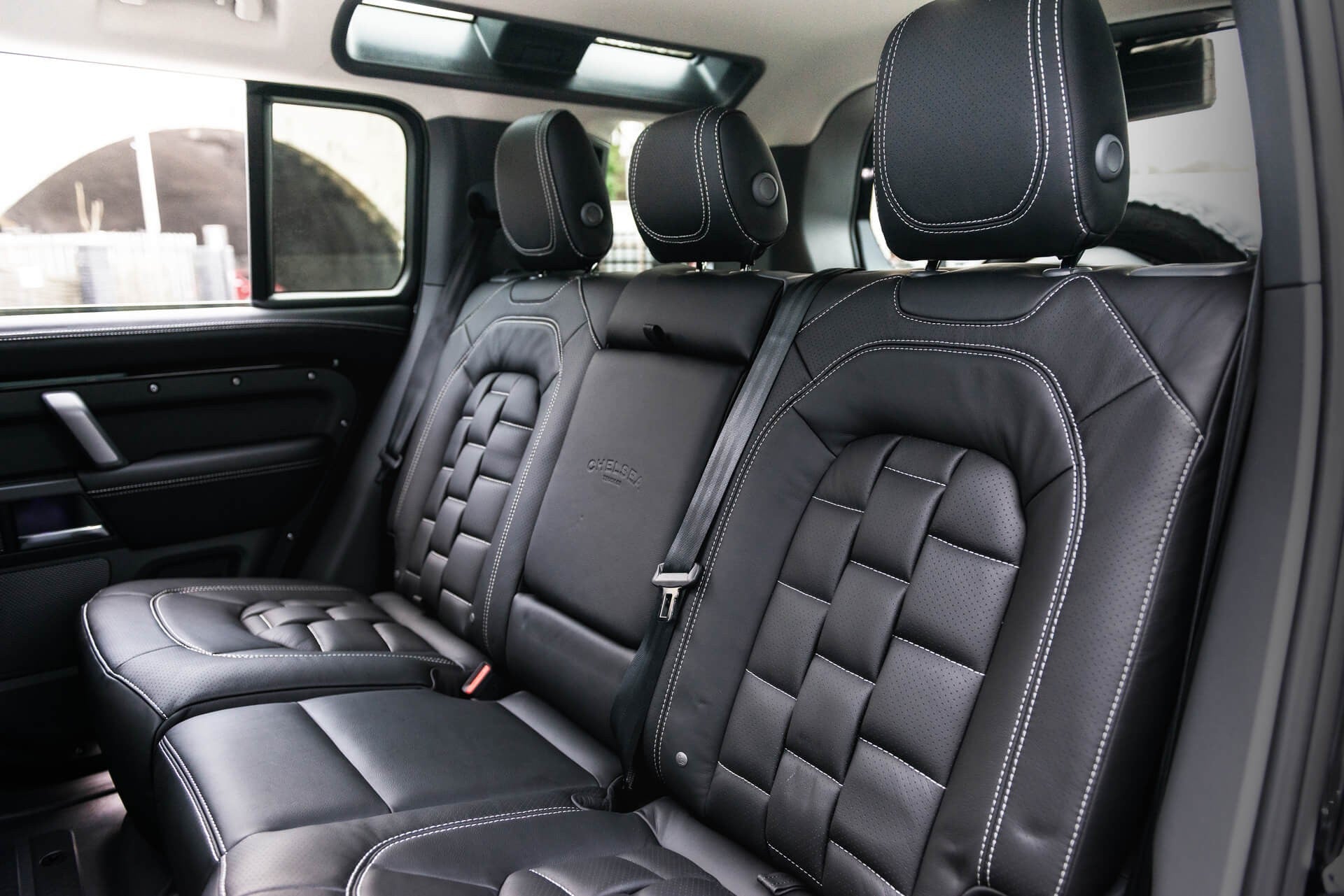 Land Rover Defender 110 P300 X-Dynamic HSE Gallery Image
