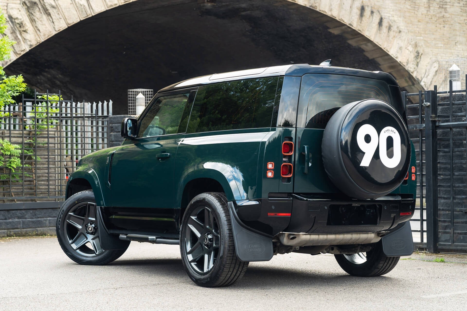 Land Rover Defender 90 P300SE - Heritage Gallery Image