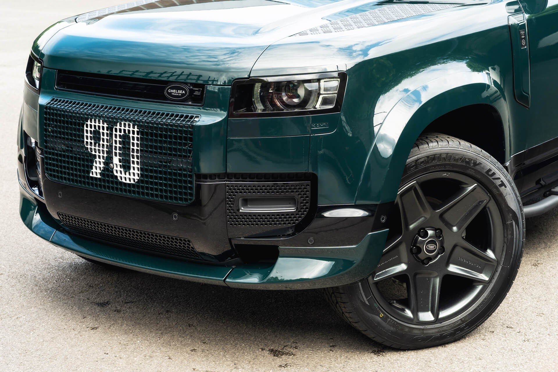 Land Rover Defender 90 P300SE - Heritage Gallery Image