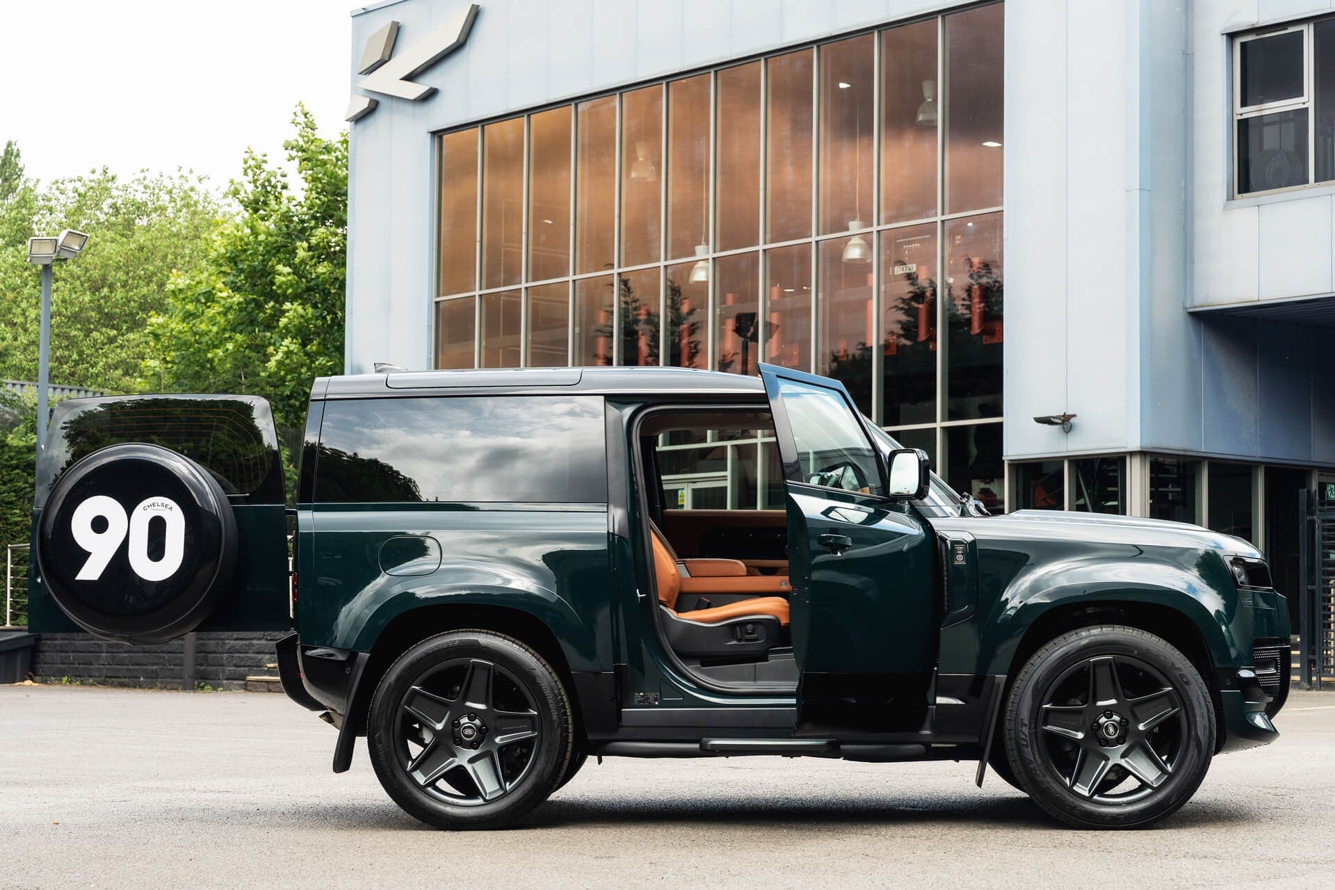Land Rover Defender 90 P300SE - Heritage Gallery Image