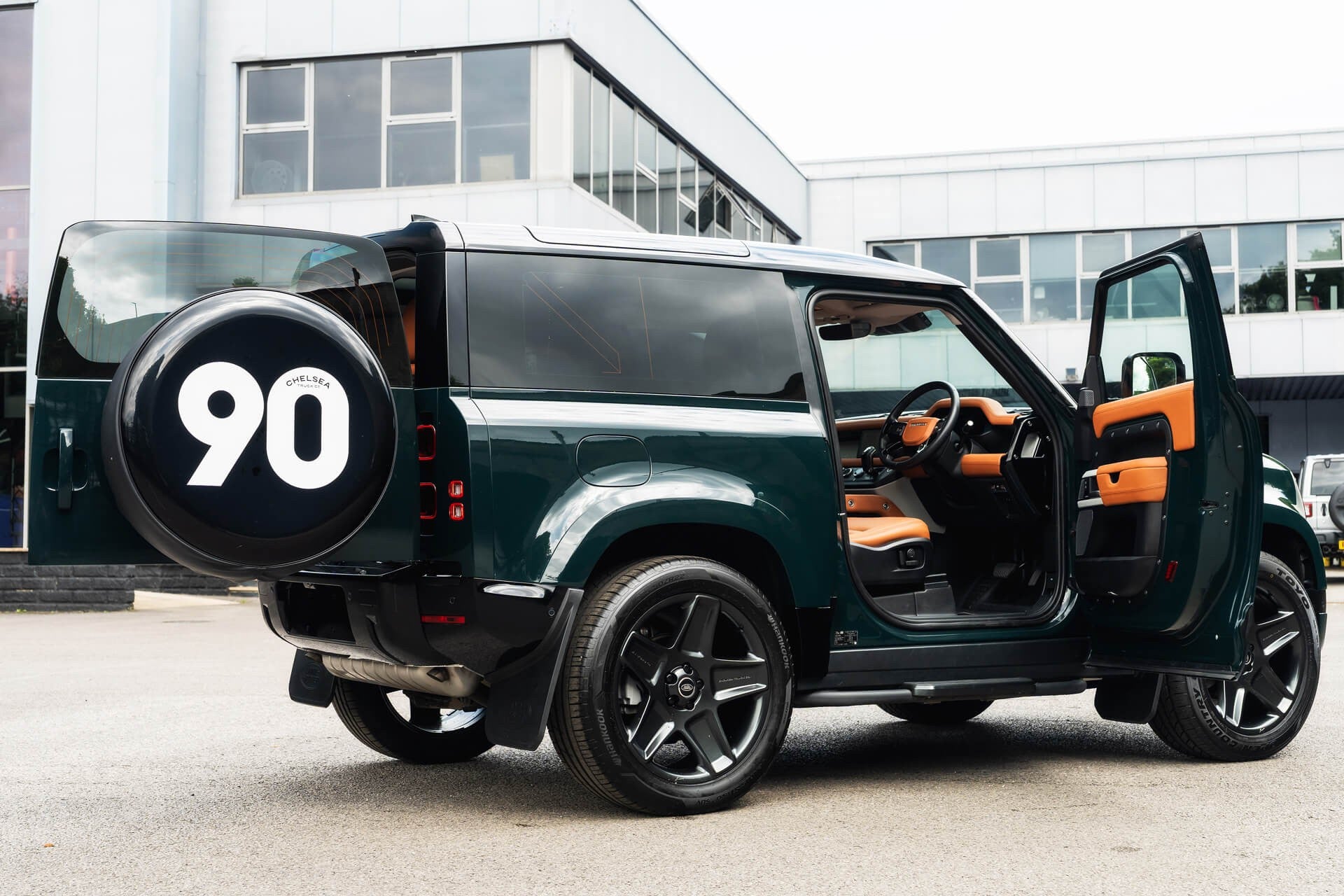 Land Rover Defender 90 P300SE - Heritage Gallery Image