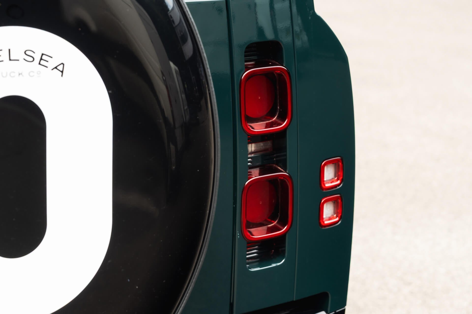 Land Rover Defender 90 P300SE - Heritage Gallery Image