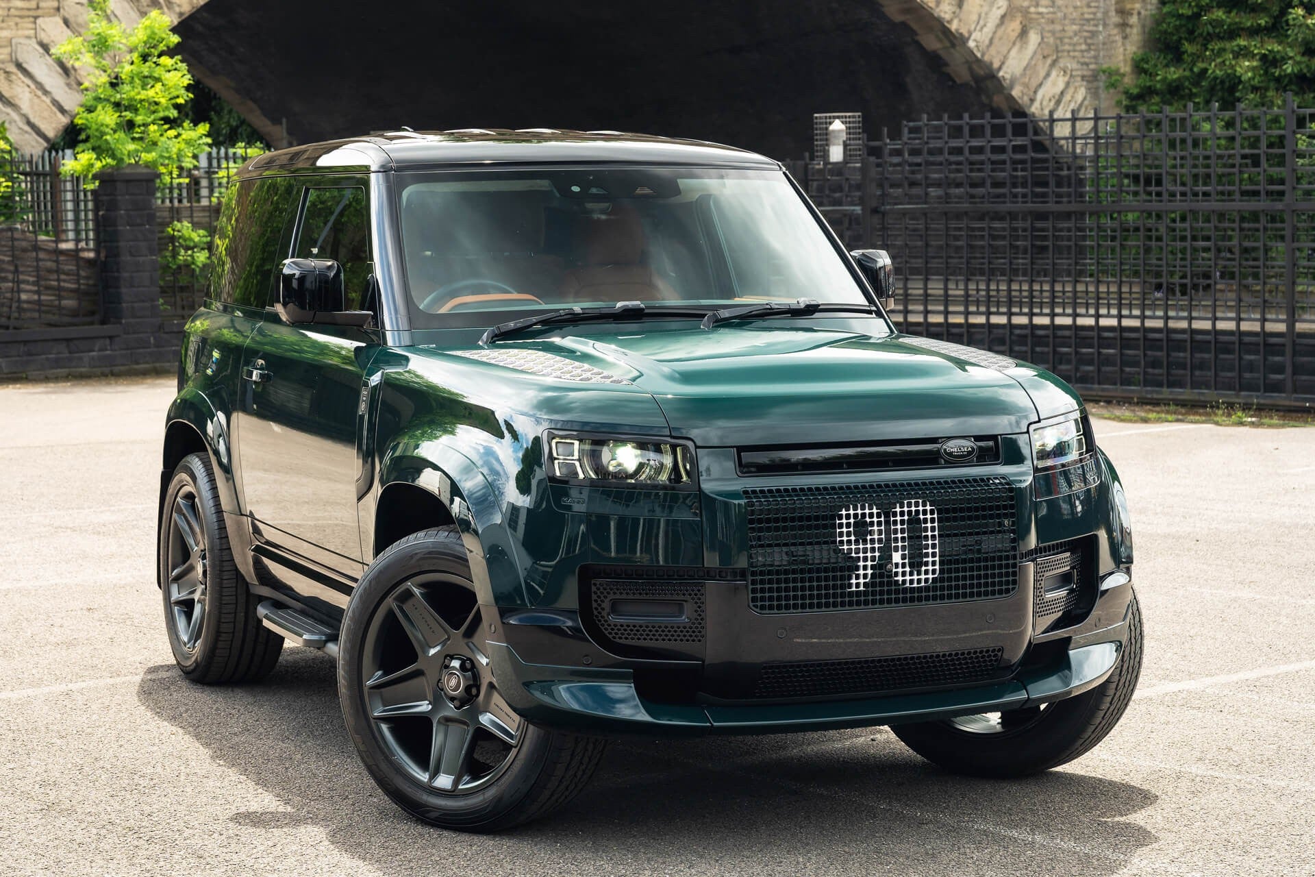 Land Rover Defender 90 P300SE - Heritage Gallery Image
