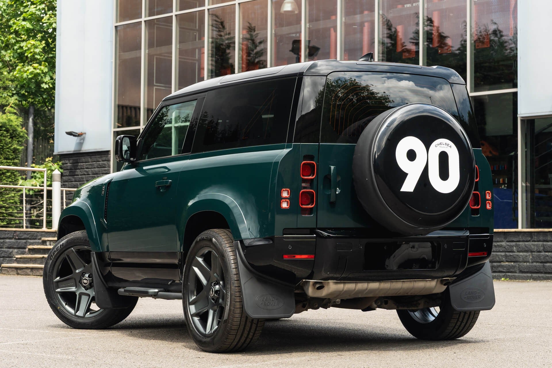 Land Rover Defender 90 P300SE - Heritage Gallery Image