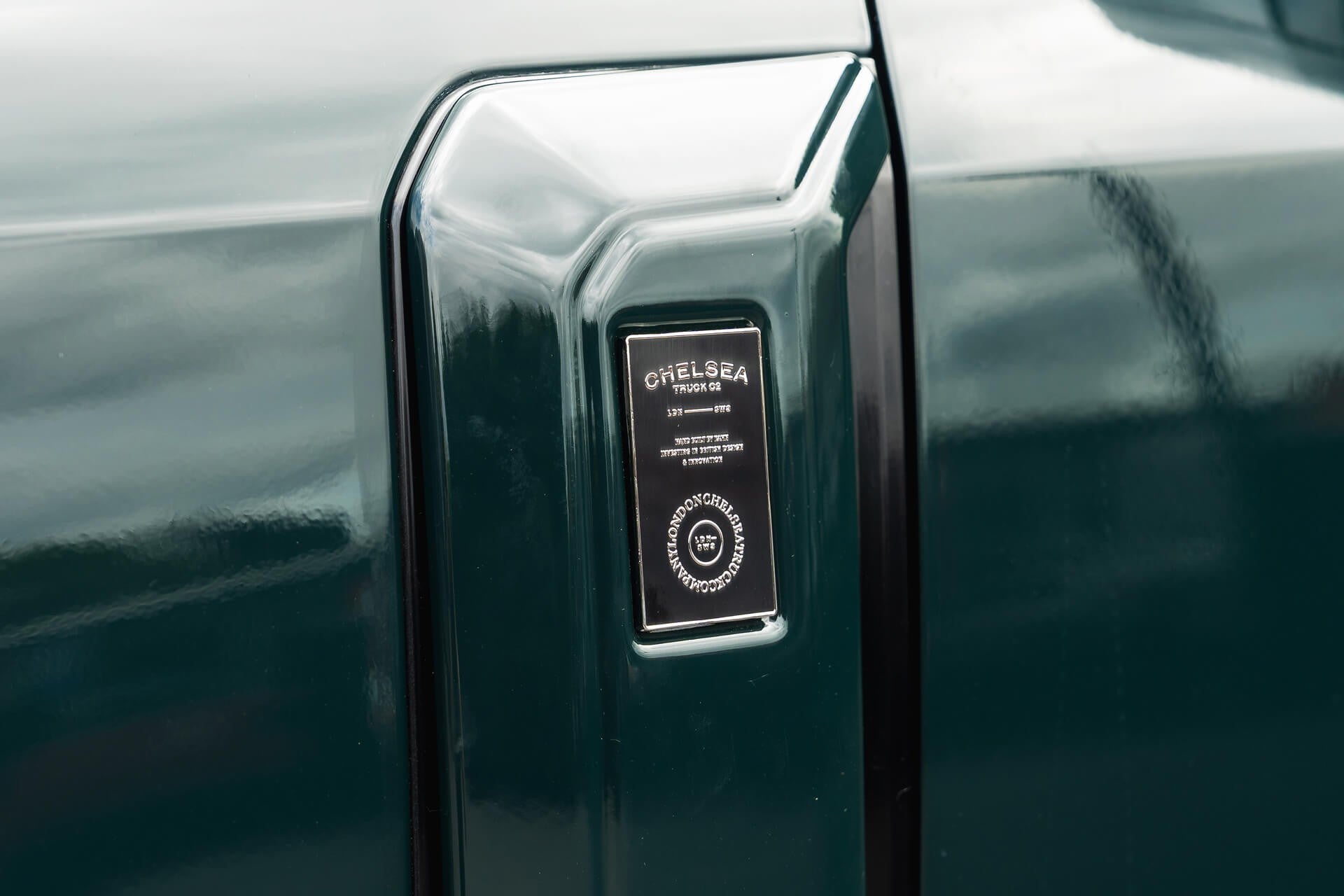 Land Rover Defender 90 P300SE - Heritage Gallery Image