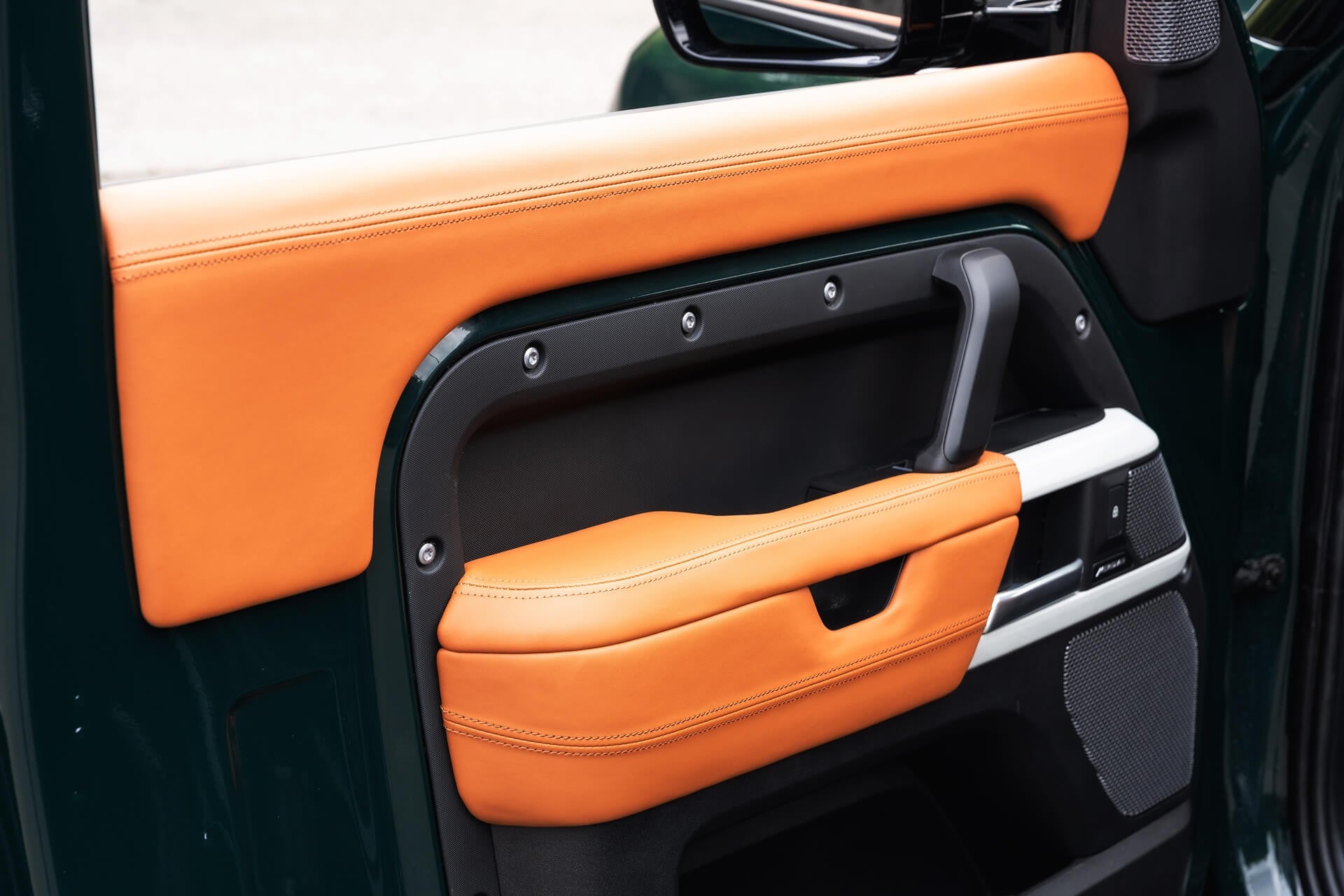 Land Rover Defender 90 P300SE - Heritage Gallery Image