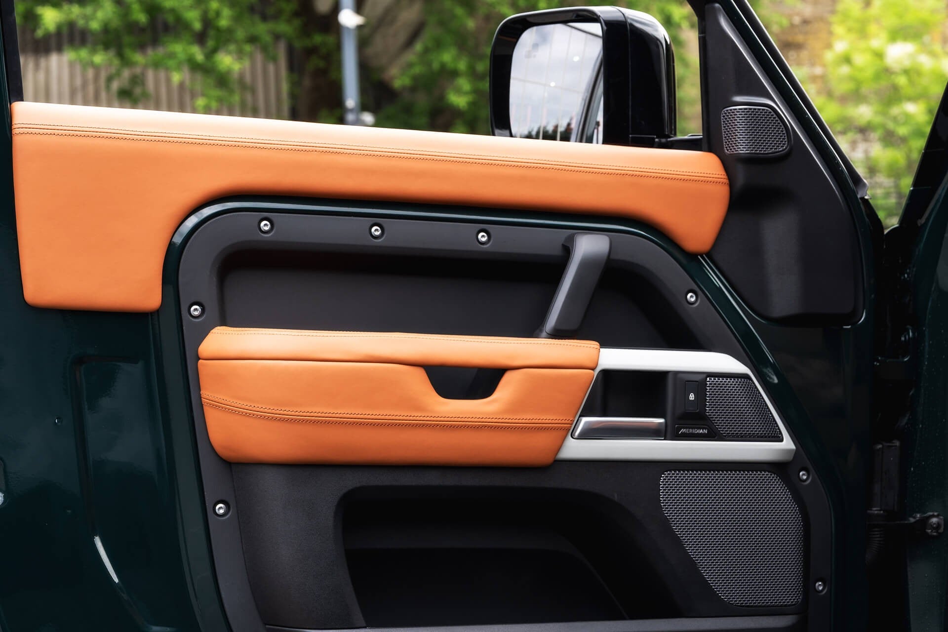 Land Rover Defender 90 P300SE - Heritage Gallery Image