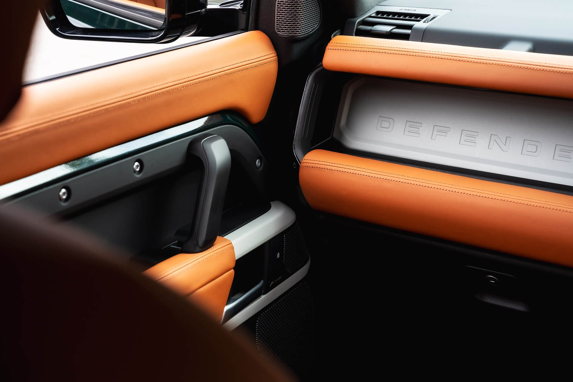 Land Rover Defender 90 P300SE - Heritage Gallery Image
