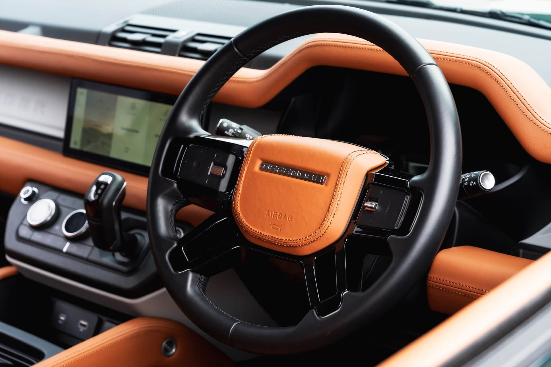 Land Rover Defender 90 P300SE - Heritage Gallery Image