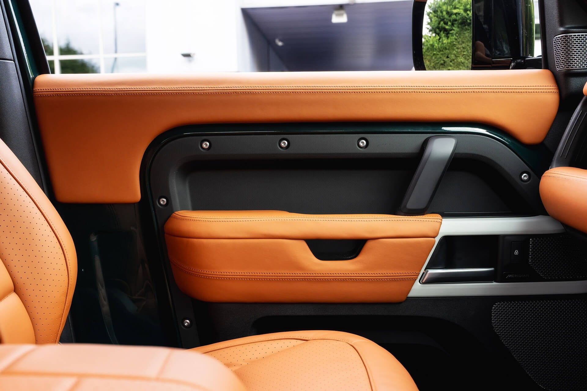Land Rover Defender 90 P300SE - Heritage Gallery Image