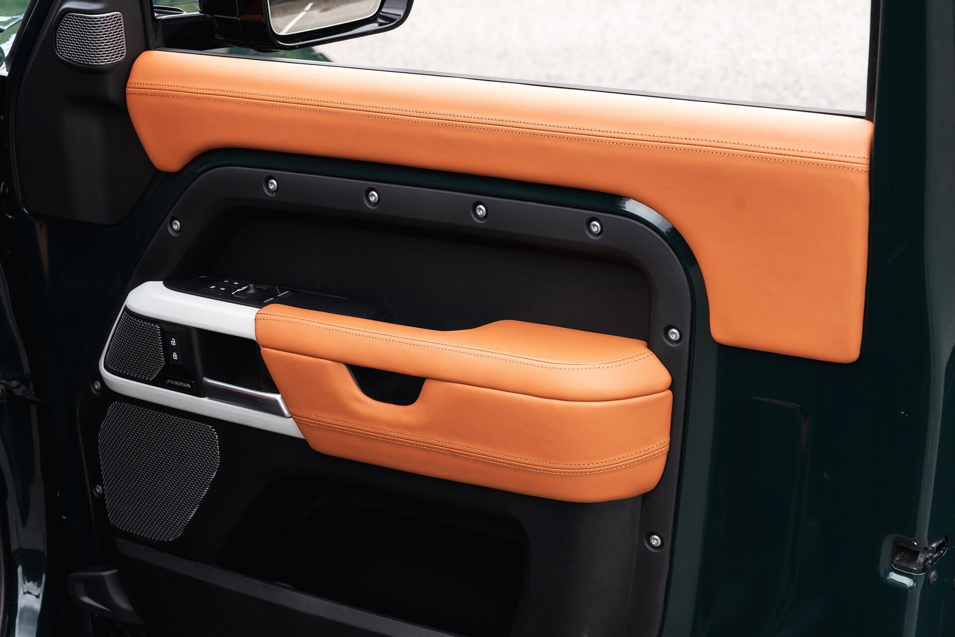 Land Rover Defender 90 P300SE - Heritage Gallery Image