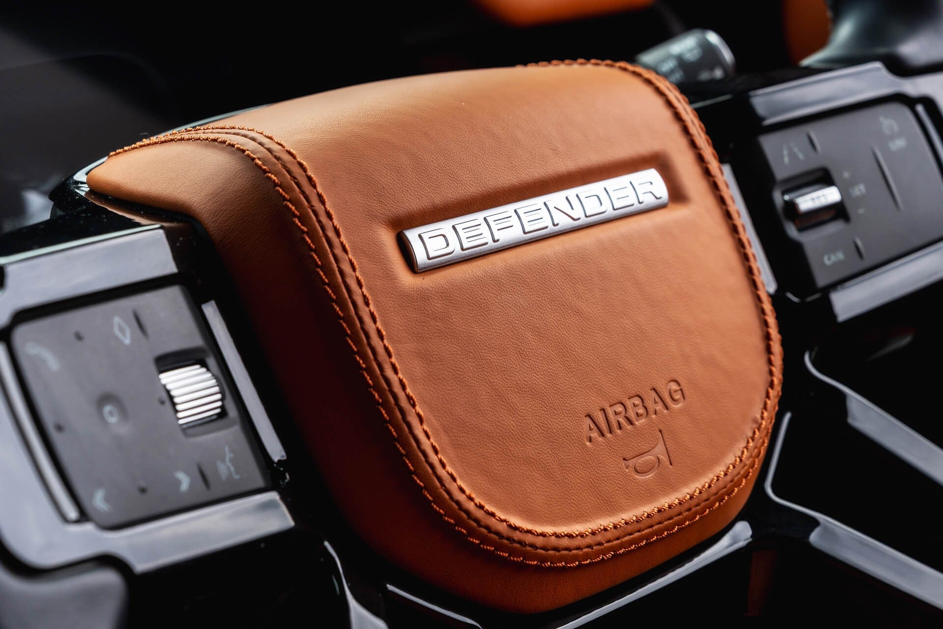 Land Rover Defender 90 P300SE - Heritage Gallery Image