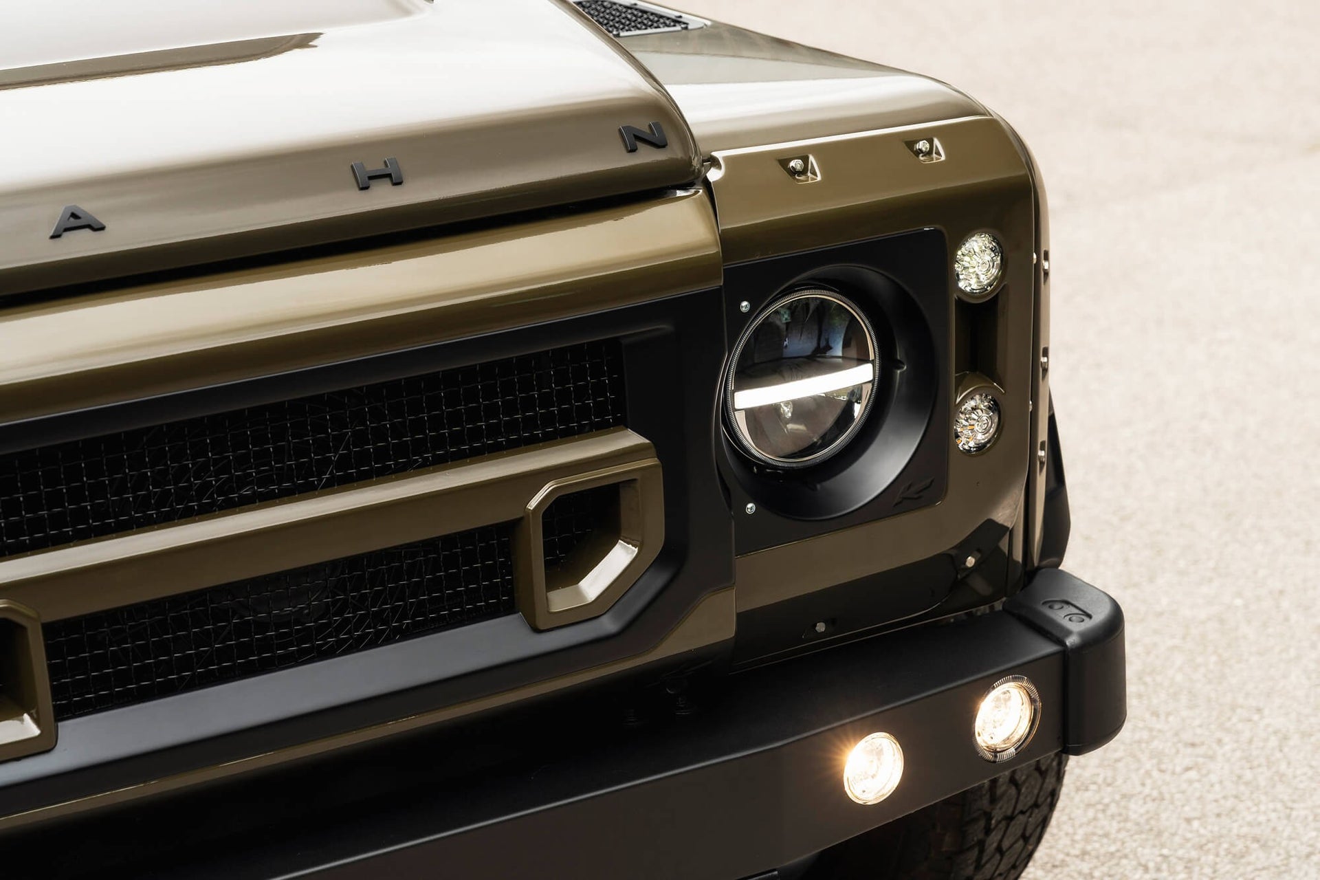 Land Rover Defender 90 2.2TDCi Gallery Image