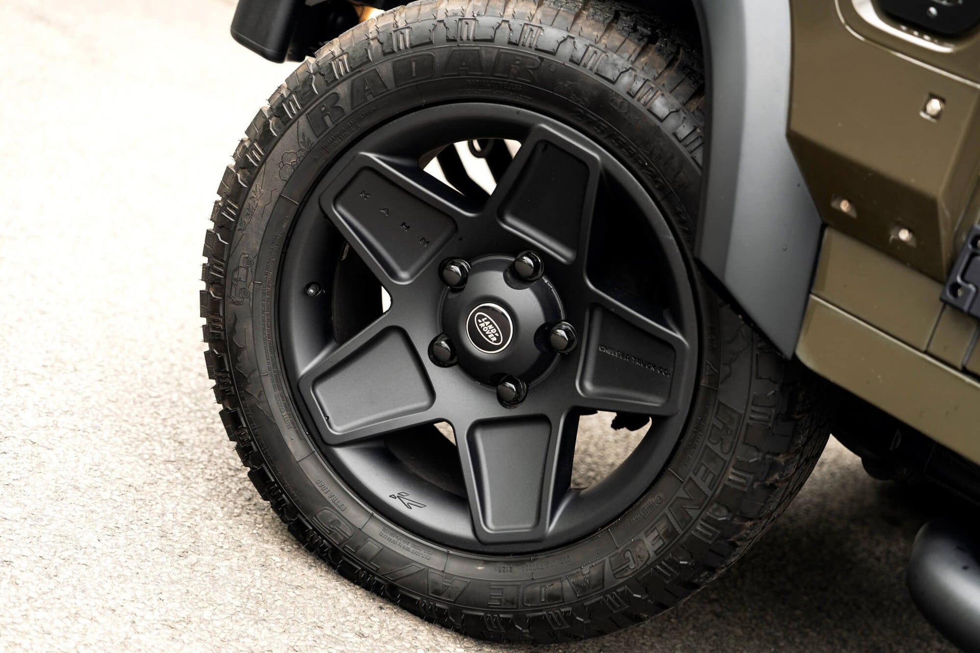 Land Rover Defender 90 2.2TDCi Gallery Image