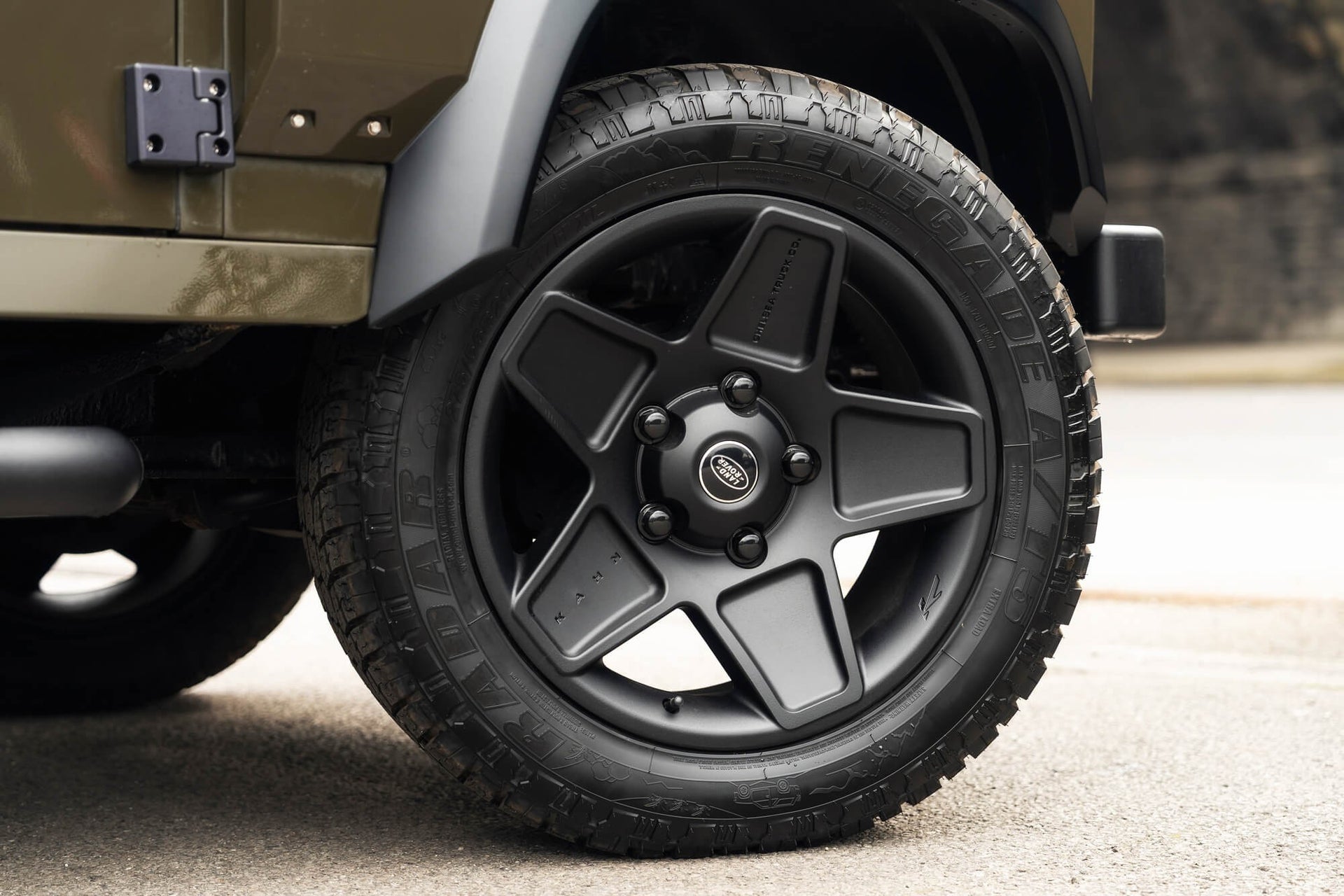 Land Rover Defender 90 2.2TDCi Gallery Image