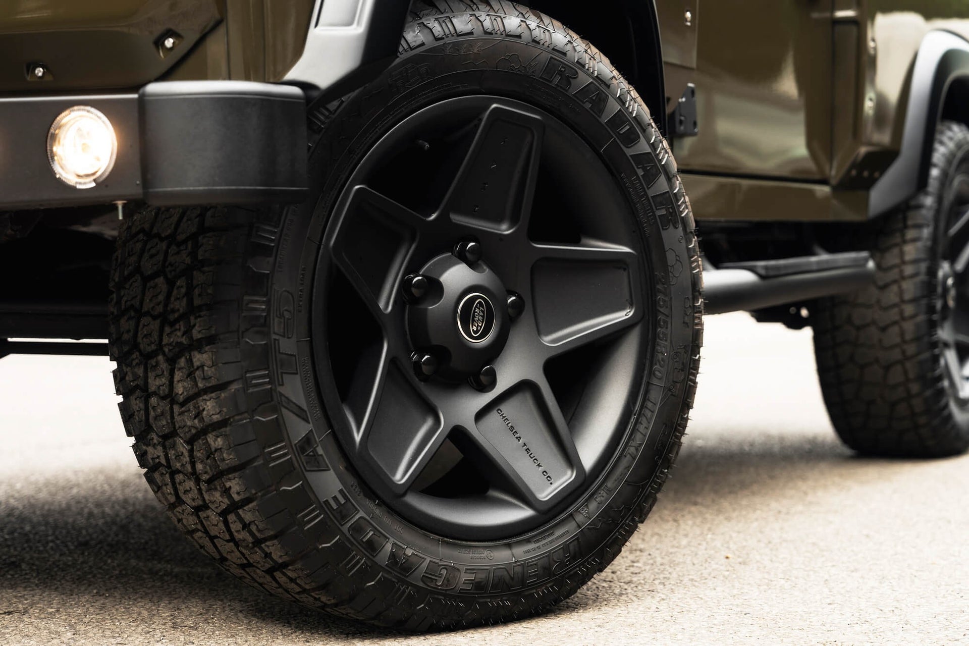 Land Rover Defender 90 2.2TDCi Gallery Image