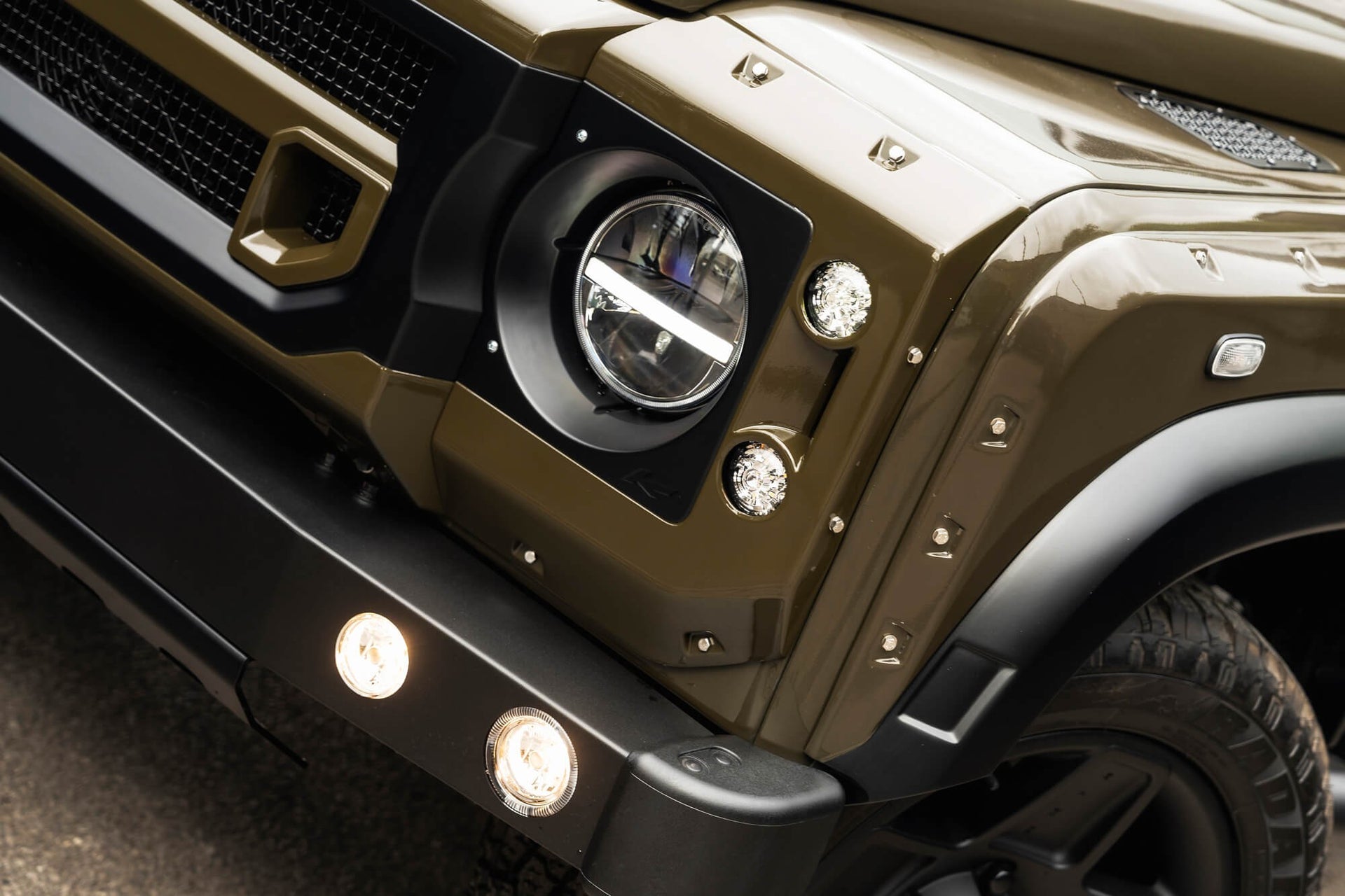 Land Rover Defender 90 2.2TDCi Gallery Image