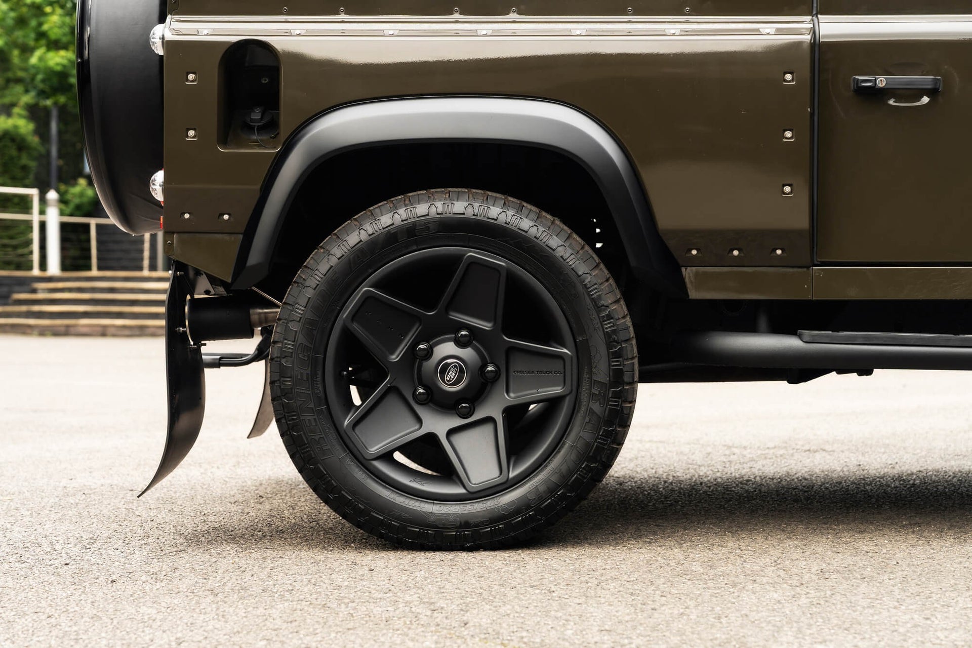 Land Rover Defender 90 2.2TDCi Gallery Image