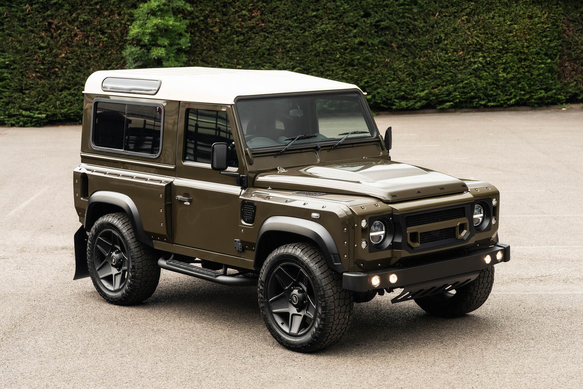 Land Rover Defender 90 2.2TDCi Gallery Image