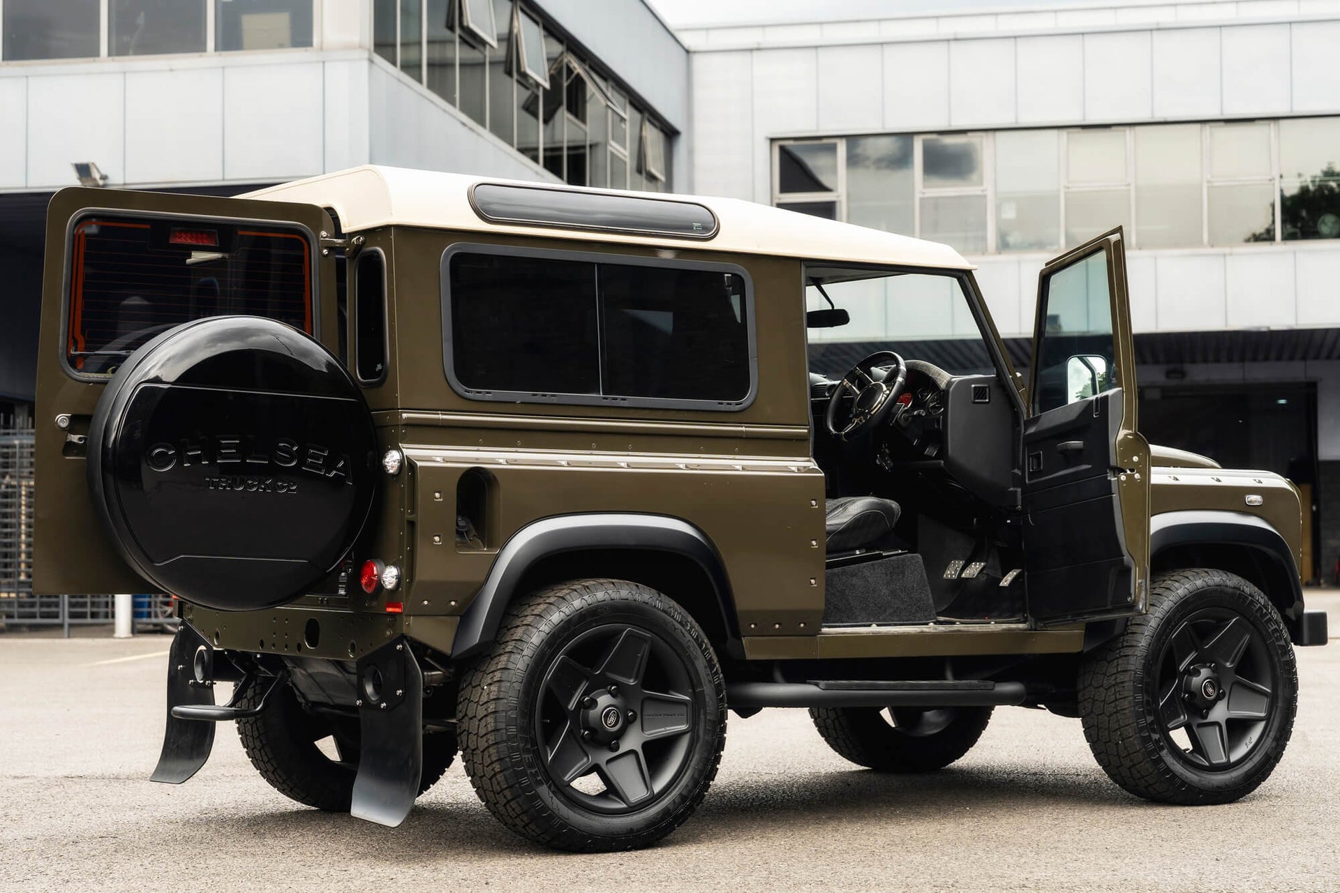 Land Rover Defender 90 2.2TDCi Gallery Image