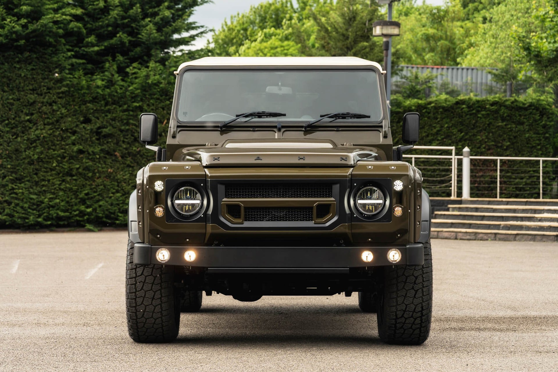 Land Rover Defender 90 2.2TDCi Gallery Image