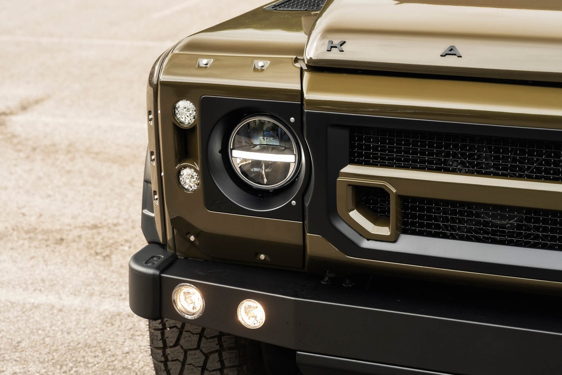 Land Rover Defender 90 2.2TDCi Gallery Image