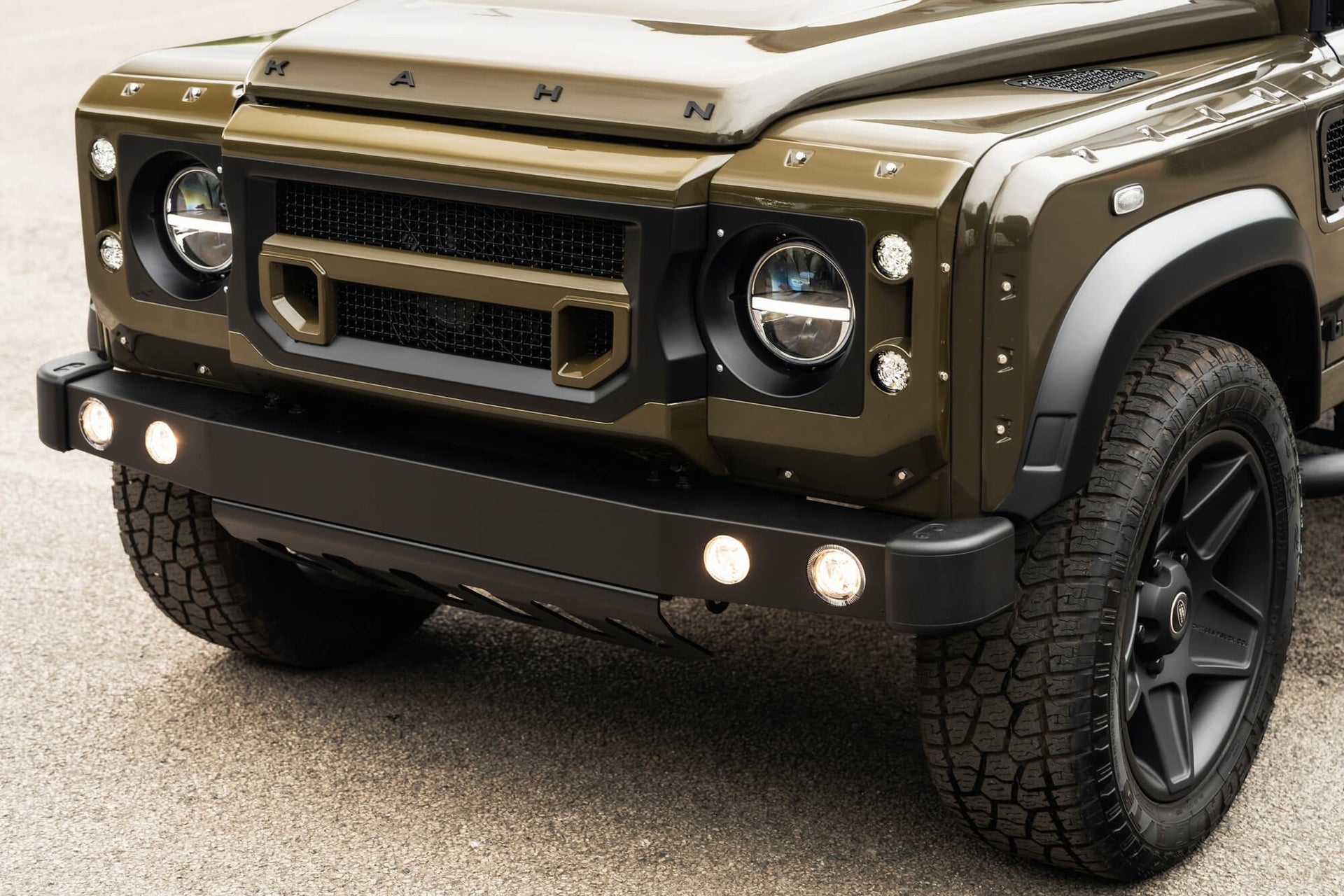 Land Rover Defender 90 2.2TDCi Gallery Image