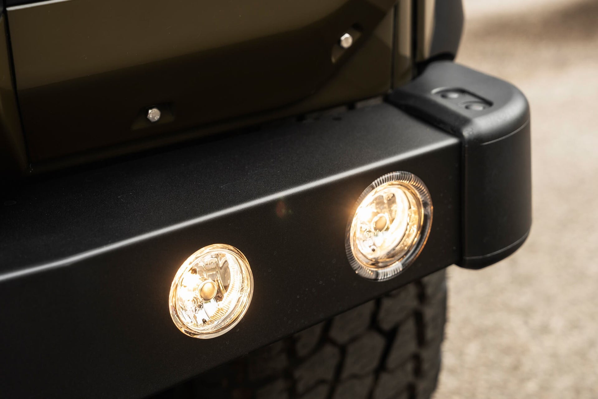 Land Rover Defender 90 2.2TDCi Gallery Image