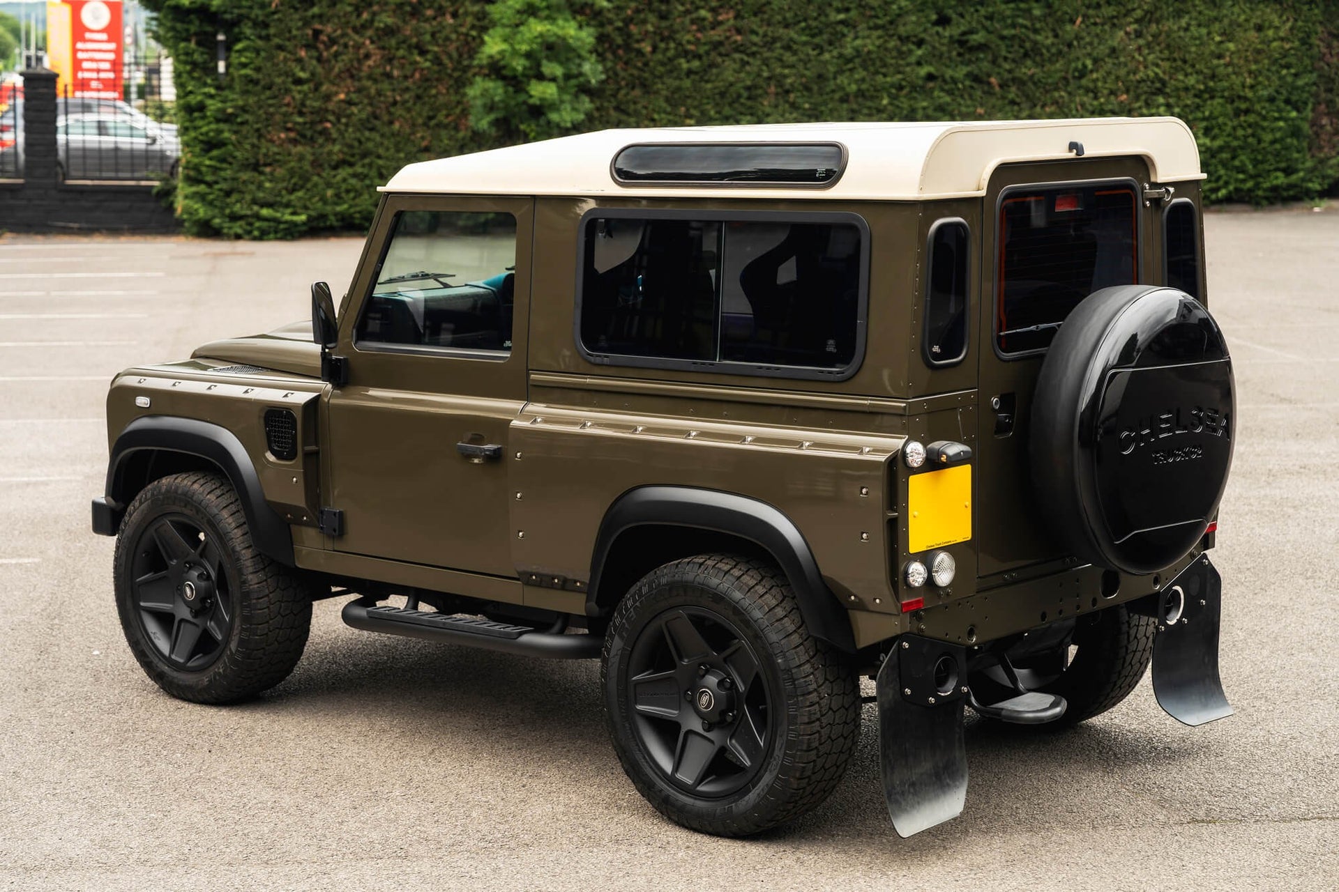 Land Rover Defender 90 2.2TDCi Gallery Image