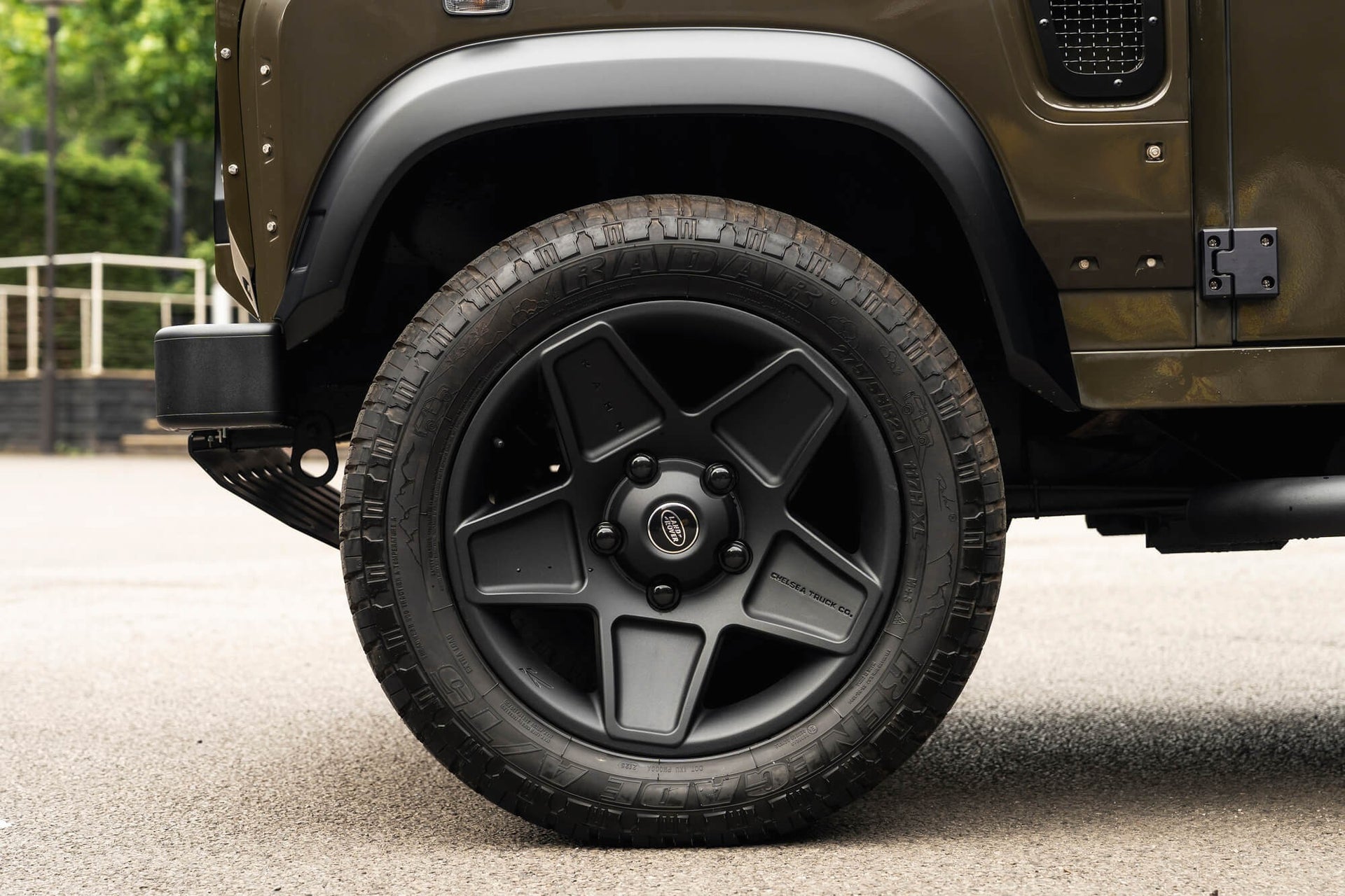 Land Rover Defender 90 2.2TDCi Gallery Image