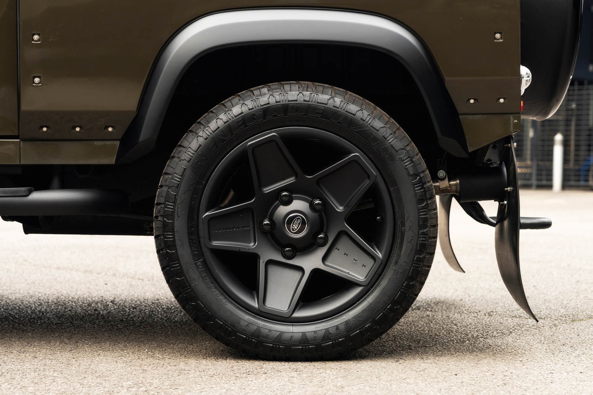 Land Rover Defender 90 2.2TDCi Gallery Image
