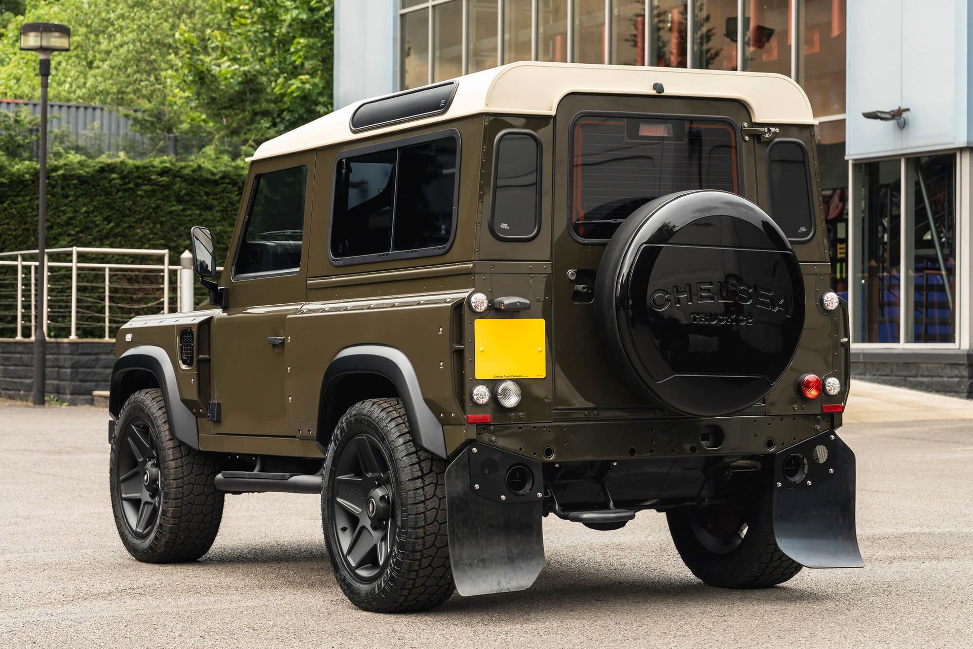 Land Rover Defender 90 2.2TDCi Gallery Image