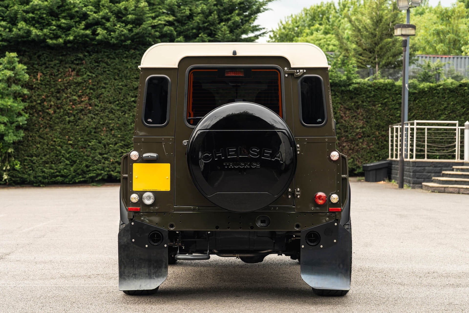 Land Rover Defender 90 2.2TDCi Gallery Image
