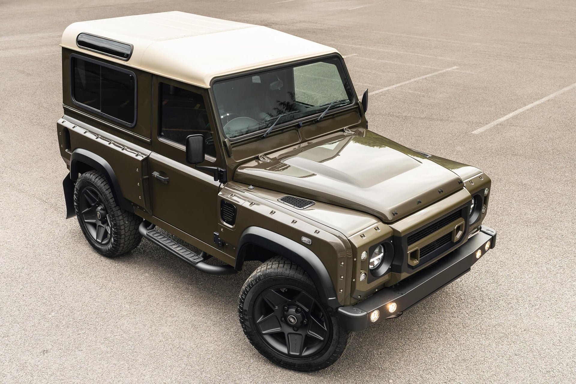 Land Rover Defender 90 2.2TDCi Gallery Image