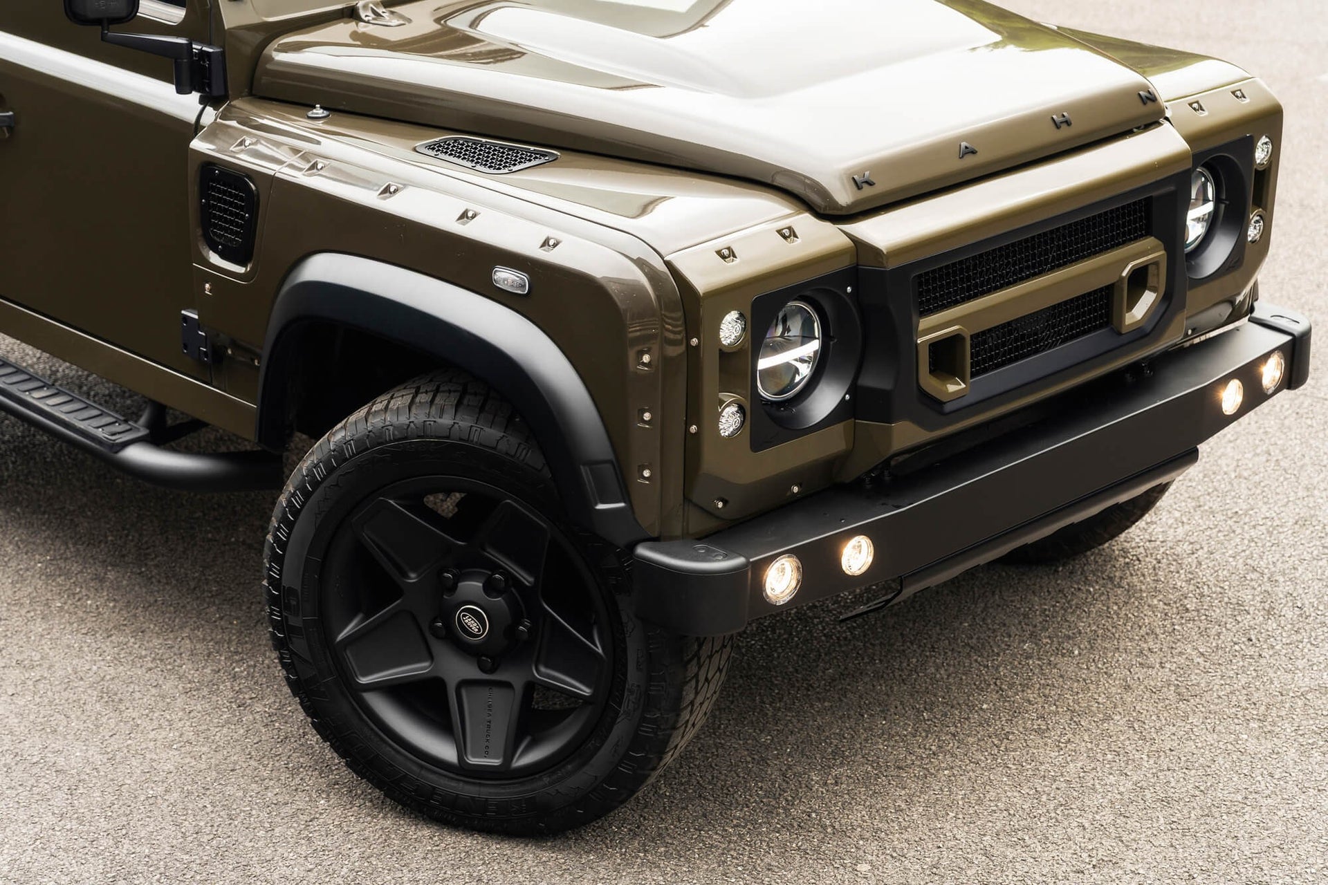 Land Rover Defender 90 2.2TDCi Gallery Image