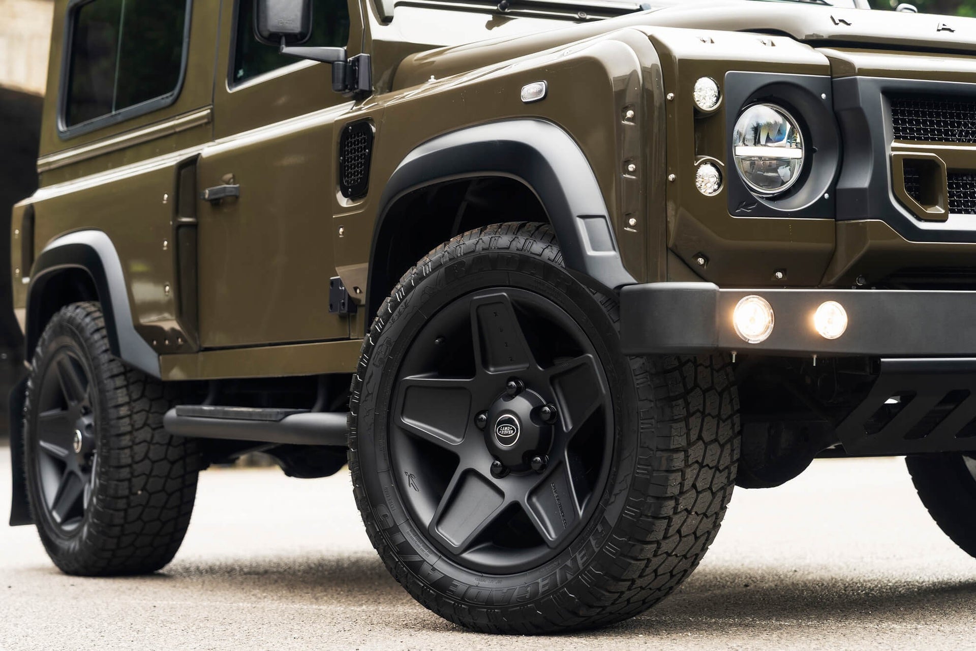 Land Rover Defender 90 2.2TDCi Gallery Image