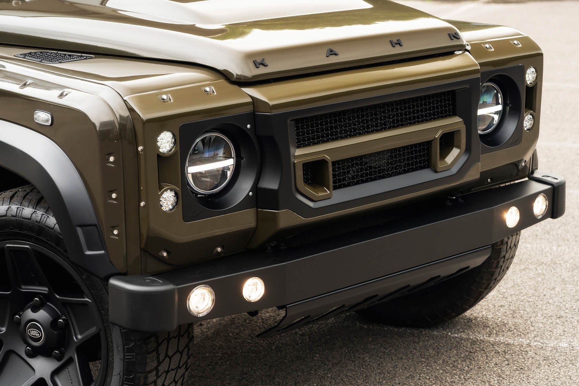 Land Rover Defender 90 2.2TDCi Gallery Image