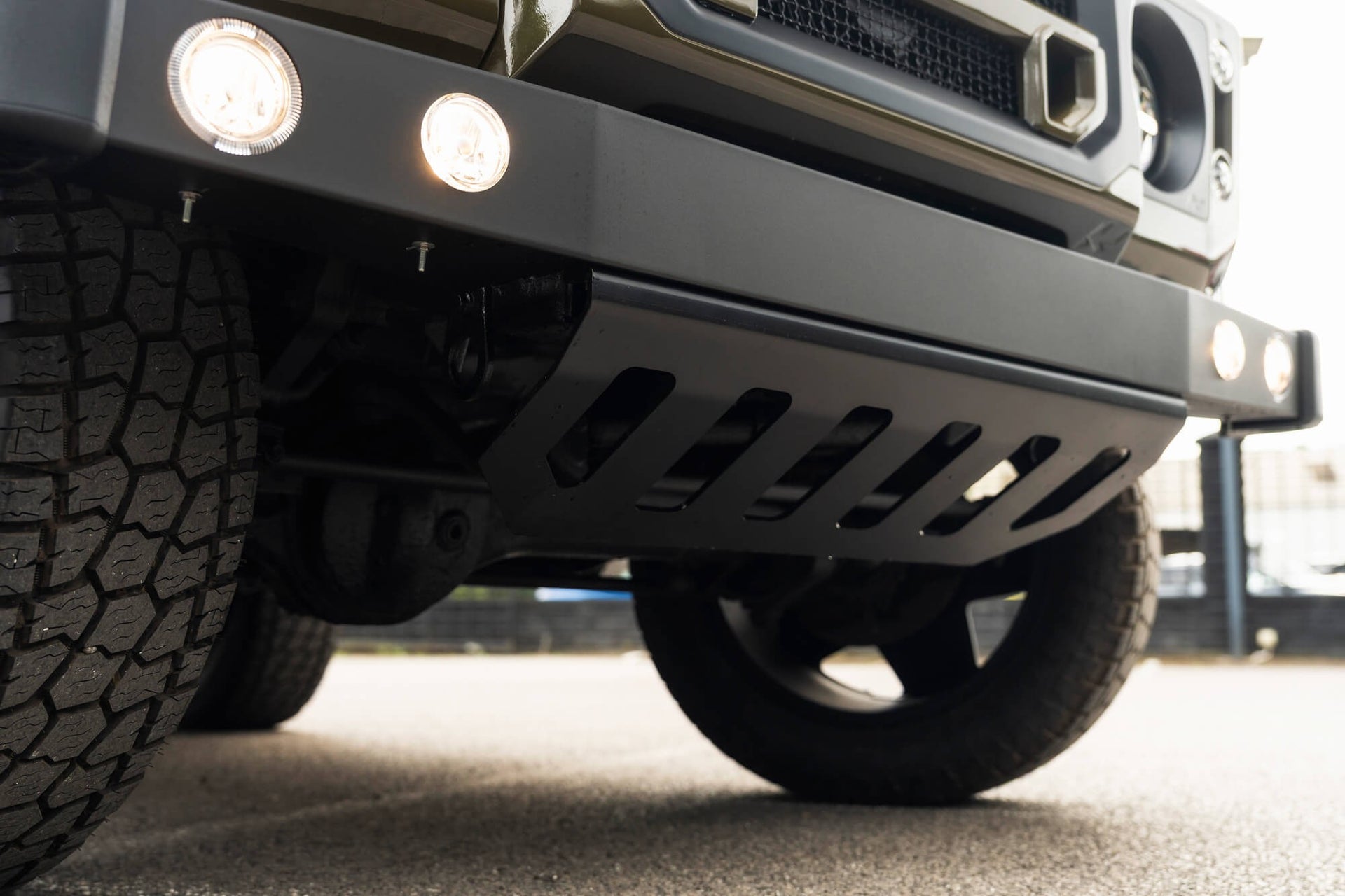 Land Rover Defender 90 2.2TDCi Gallery Image