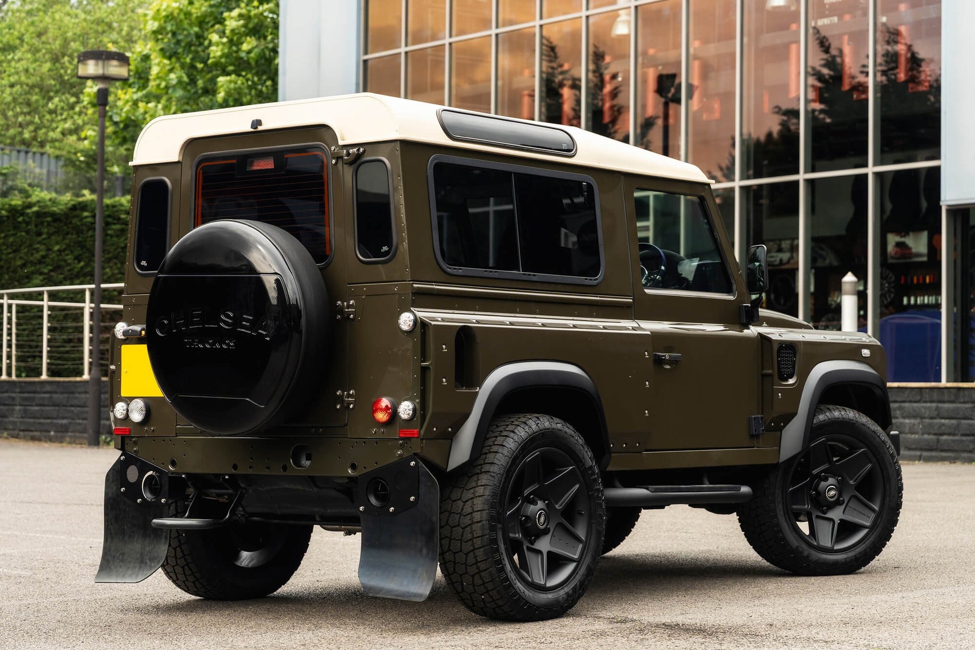 Land Rover Defender 90 2.2TDCi Gallery Image