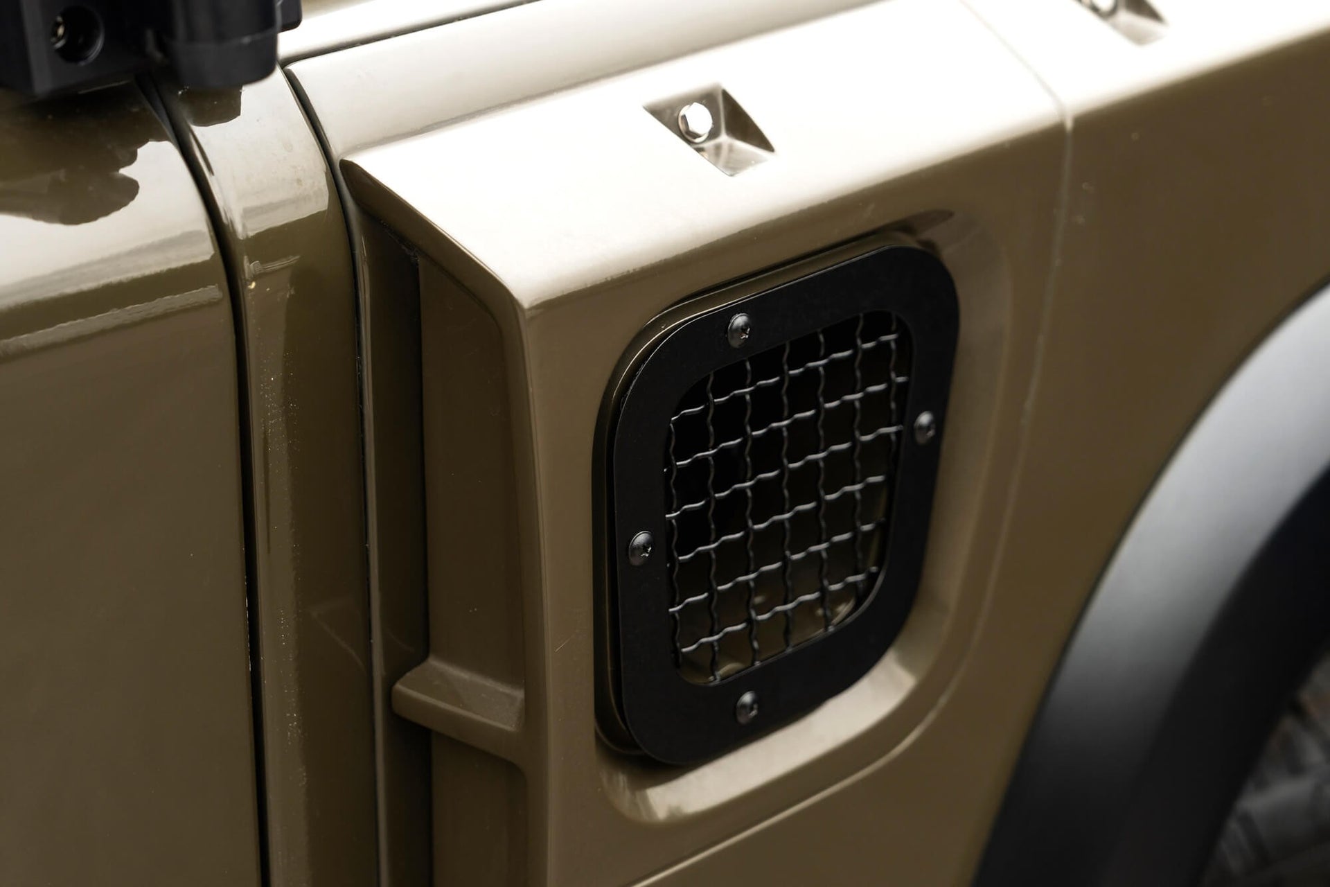 Land Rover Defender 90 2.2TDCi Gallery Image
