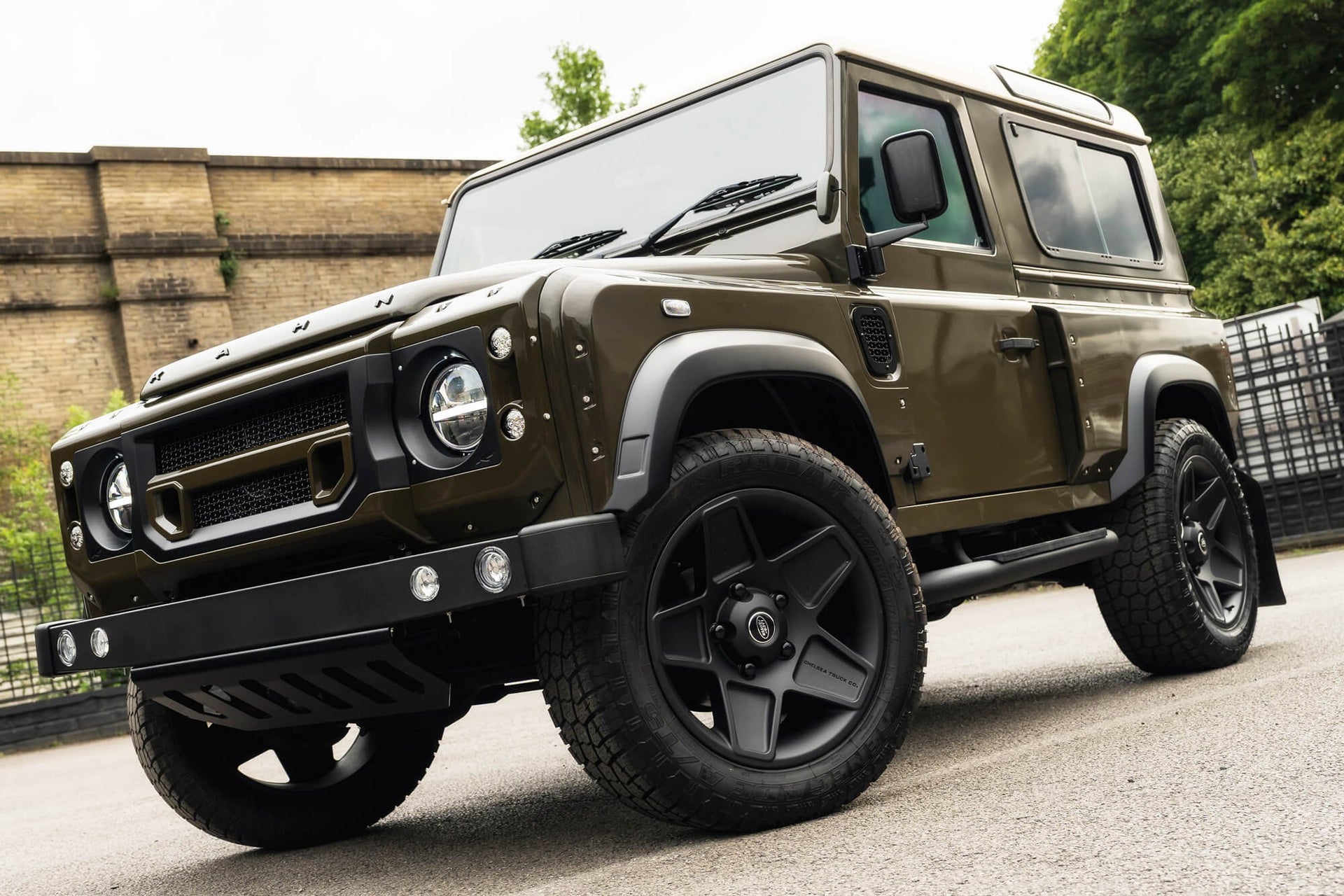 Land Rover Defender 90 2.2TDCi Gallery Image