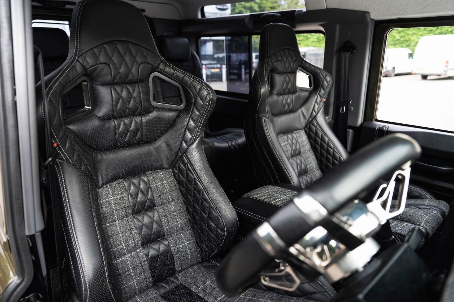 Land Rover Defender 90 2.2TDCi Gallery Image