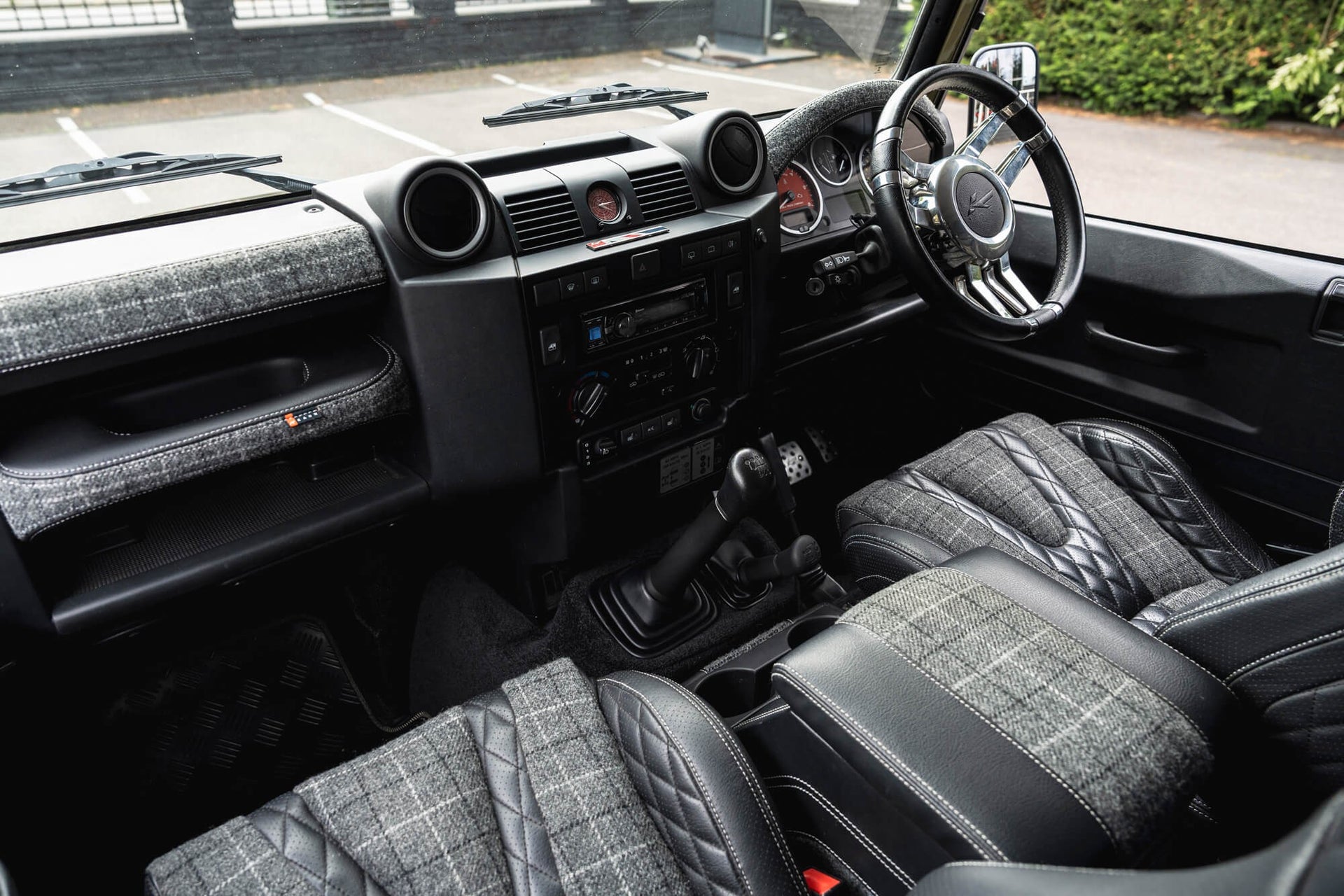 Land Rover Defender 90 2.2TDCi Gallery Image