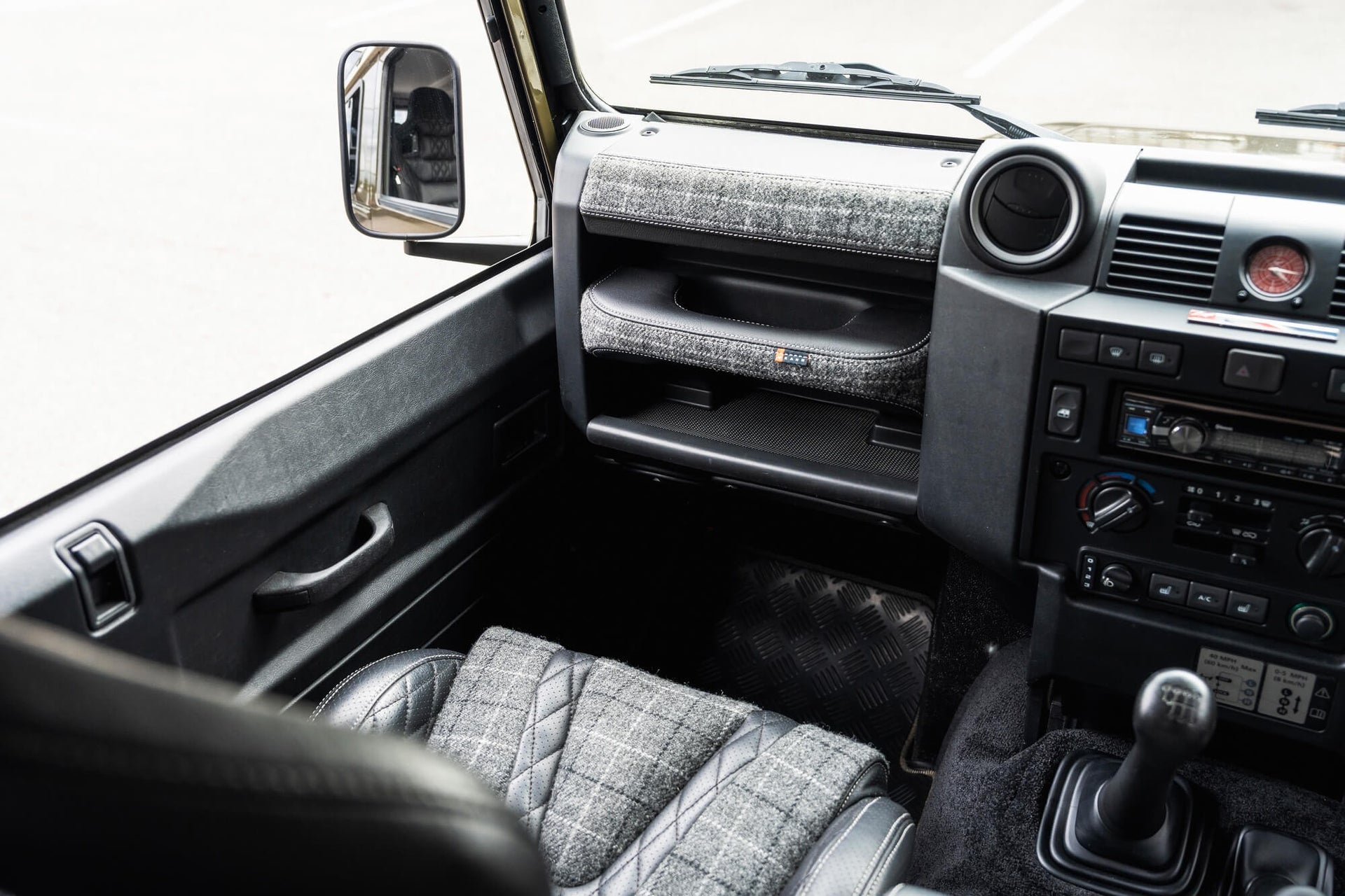 Land Rover Defender 90 2.2TDCi Gallery Image