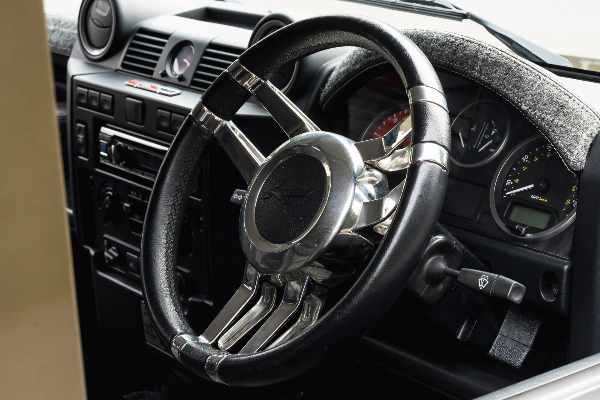 Land Rover Defender 90 2.2TDCi Gallery Image