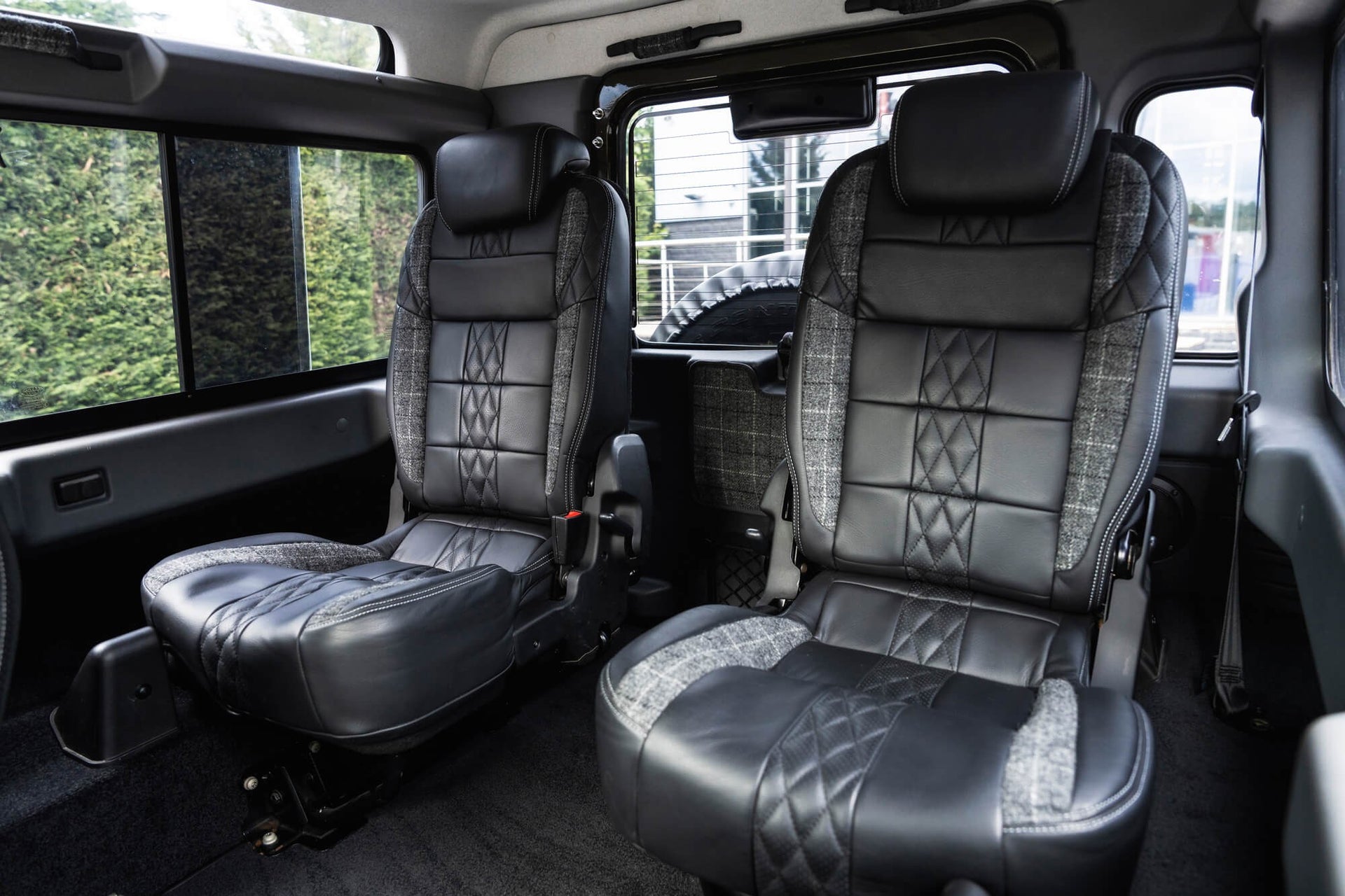 Land Rover Defender 90 2.2TDCi Gallery Image